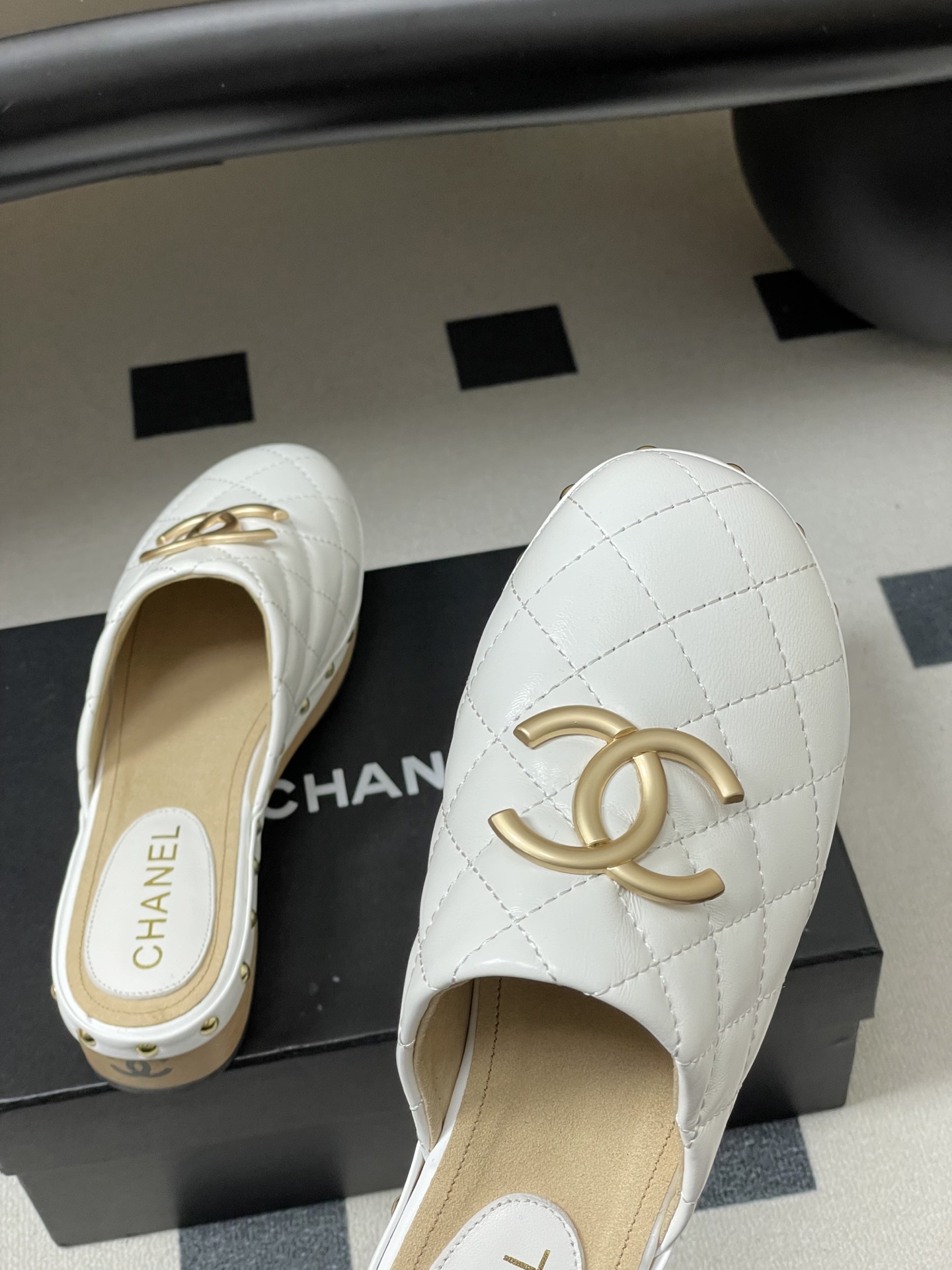 Chanel 春夏新款Chanel 26A小香 菱格双C扣半拖鞋包头厚底实木底穆勒凉拖鞋
