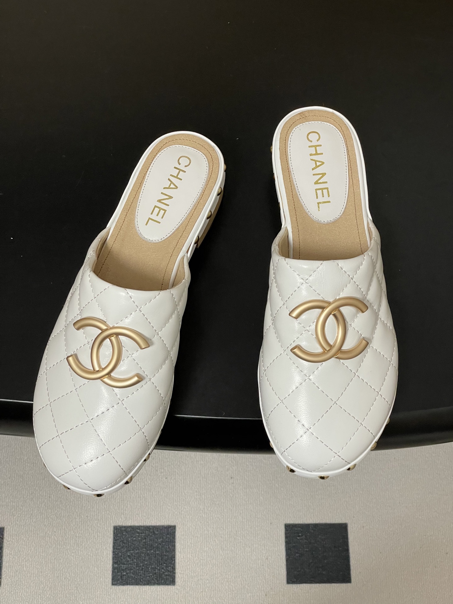 Chanel 春夏新款Chanel 26A小香 菱格双C扣半拖鞋包头厚底实木底穆勒凉拖鞋