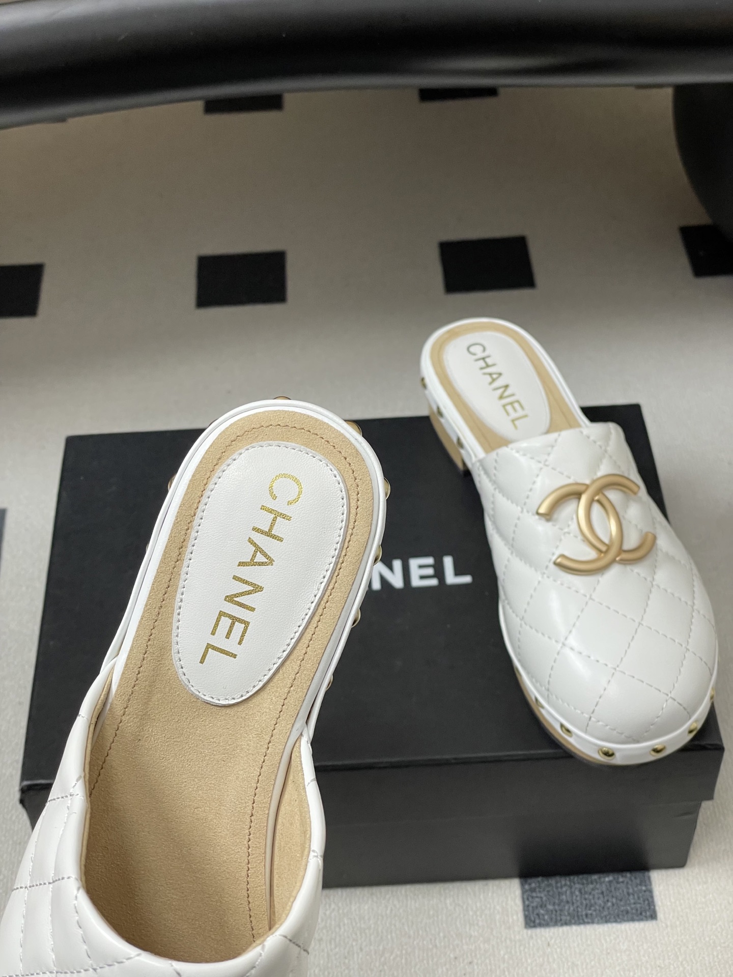 Chanel 春夏新款Chanel 26A小香 菱格双C扣半拖鞋包头厚底实木底穆勒凉拖鞋