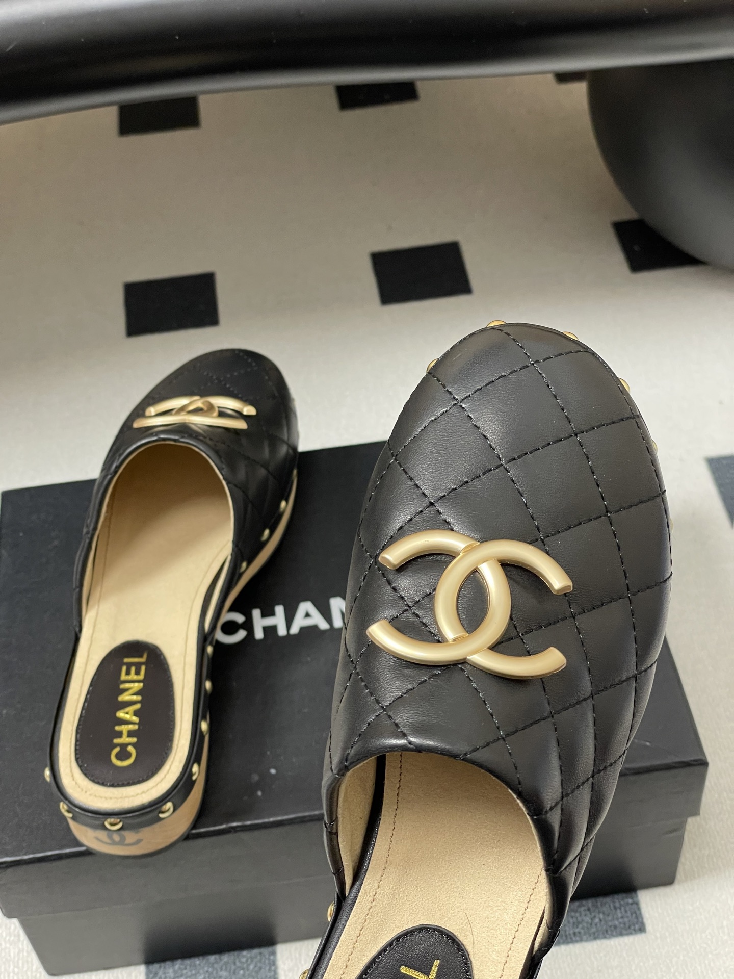 Chanel 春夏新款Chanel 26A小香 菱格双C扣半拖鞋包头厚底实木底穆勒凉拖鞋