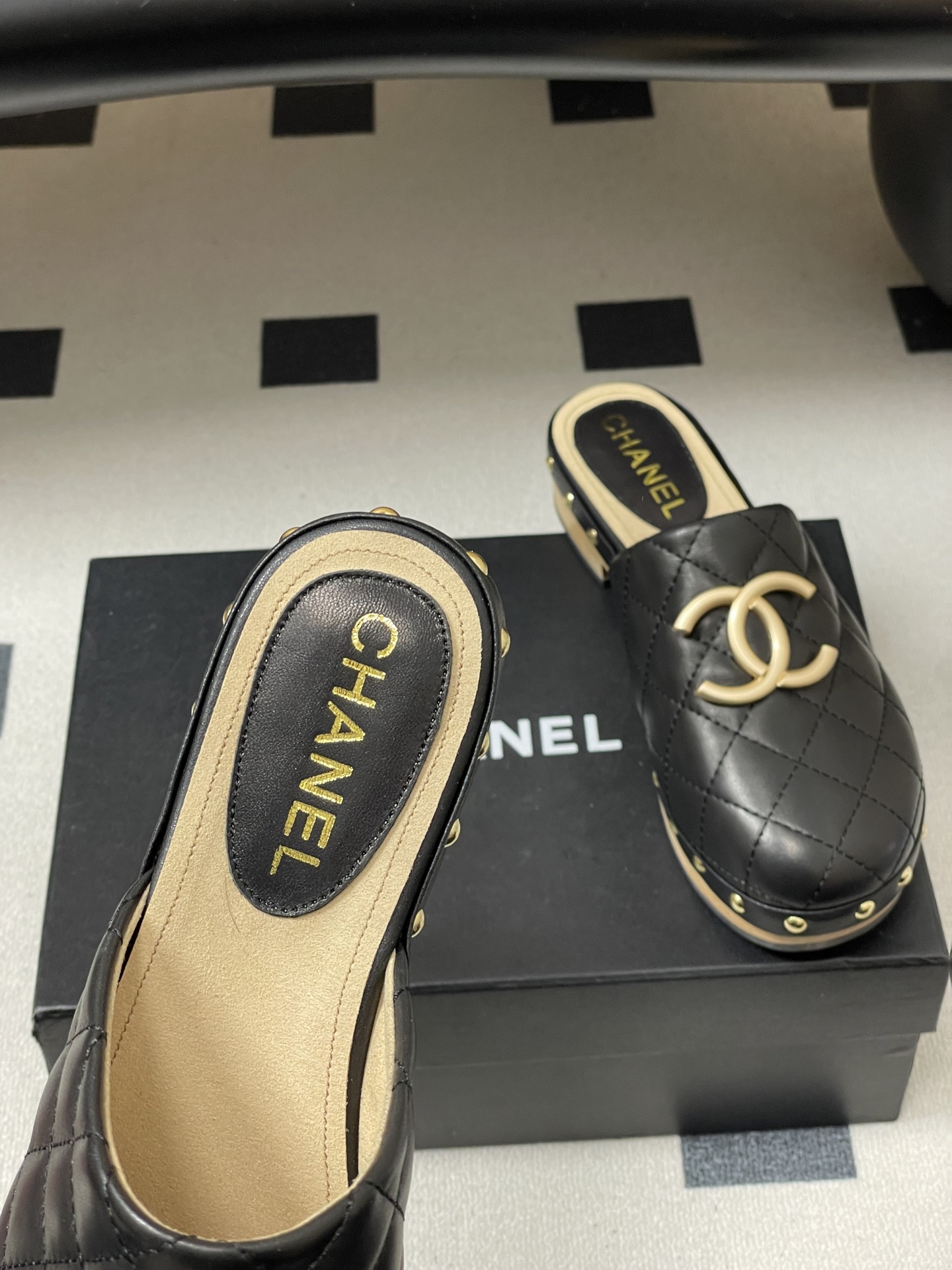 Chanel 春夏新款Chanel 26A小香 菱格双C扣半拖鞋包头厚底实木底穆勒凉拖鞋