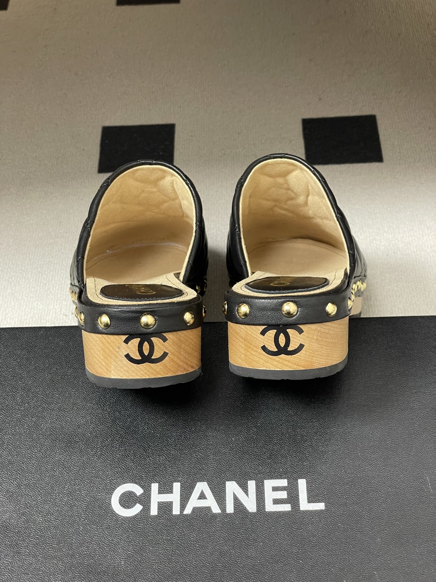 Chanel 春夏新款Chanel 26A小香 菱格双C扣半拖鞋包头厚底实木底穆勒凉拖鞋