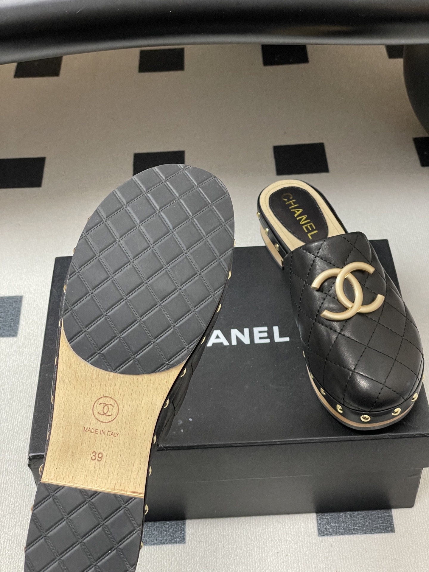 Chanel 春夏新款Chanel 26A小香 菱格双C扣半拖鞋包头厚底实木底穆勒凉拖鞋