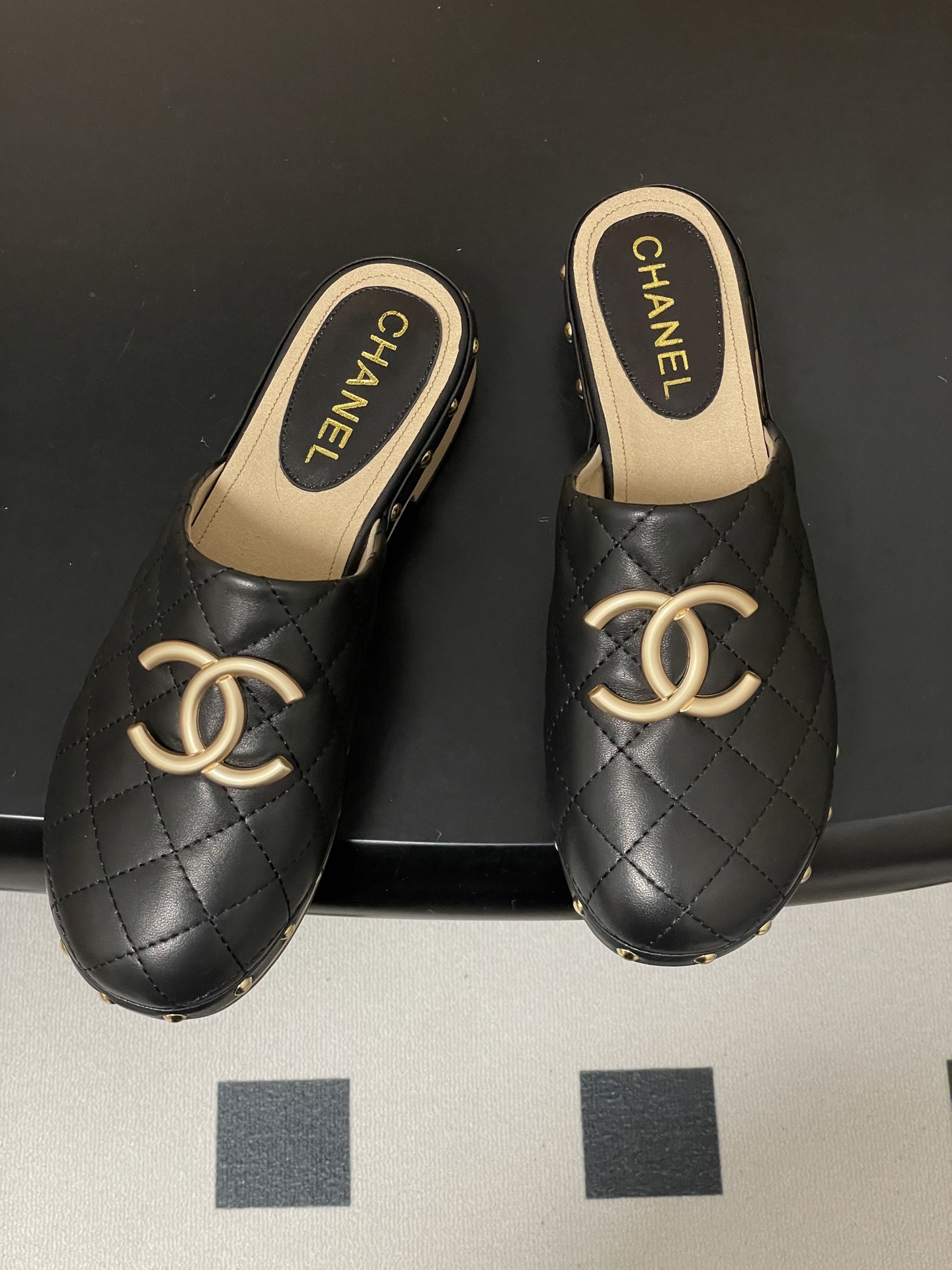 Chanel 春夏新款Chanel 26A小香 菱格双C扣半拖鞋包头厚底实木底穆勒凉拖鞋