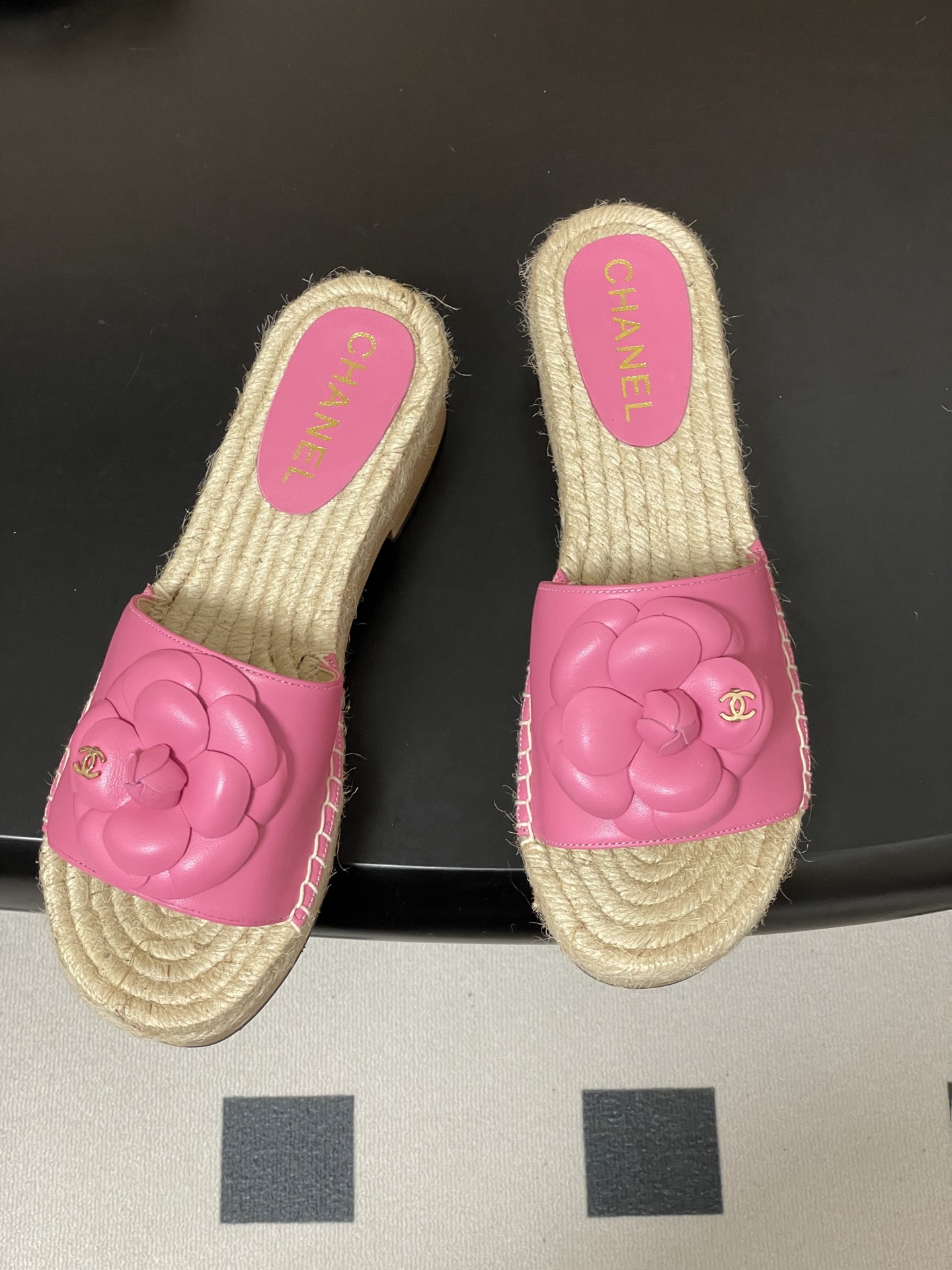 Chanel 春夏新款Chanel 26A小香 双C扣山茶花拖鞋厚底实木底凉拖鞋