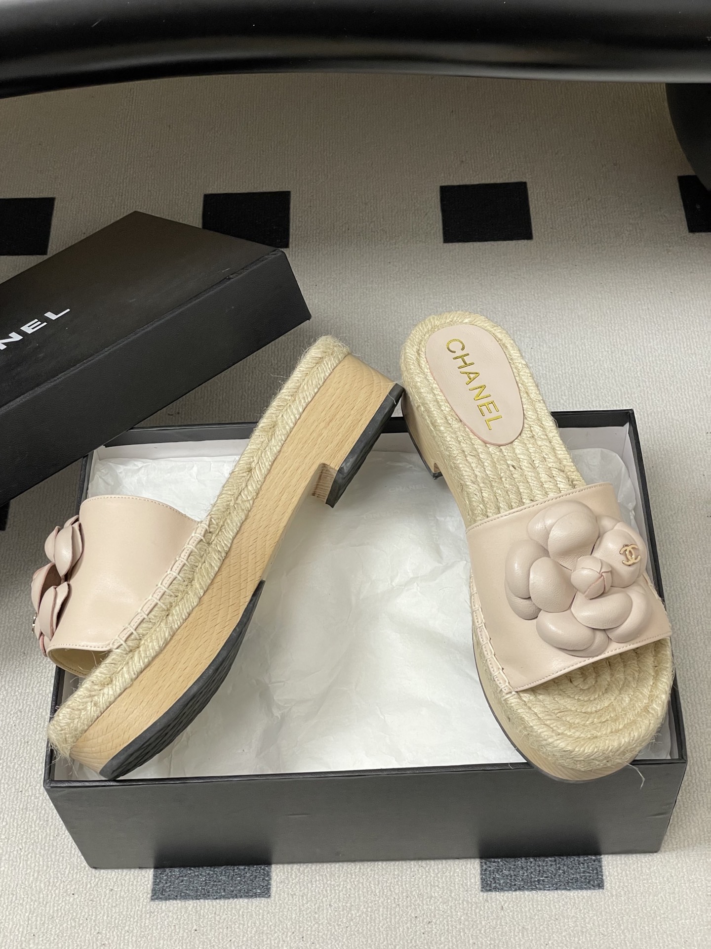 Chanel 春夏新款Chanel 26A小香 双C扣山茶花拖鞋厚底实木底凉拖鞋