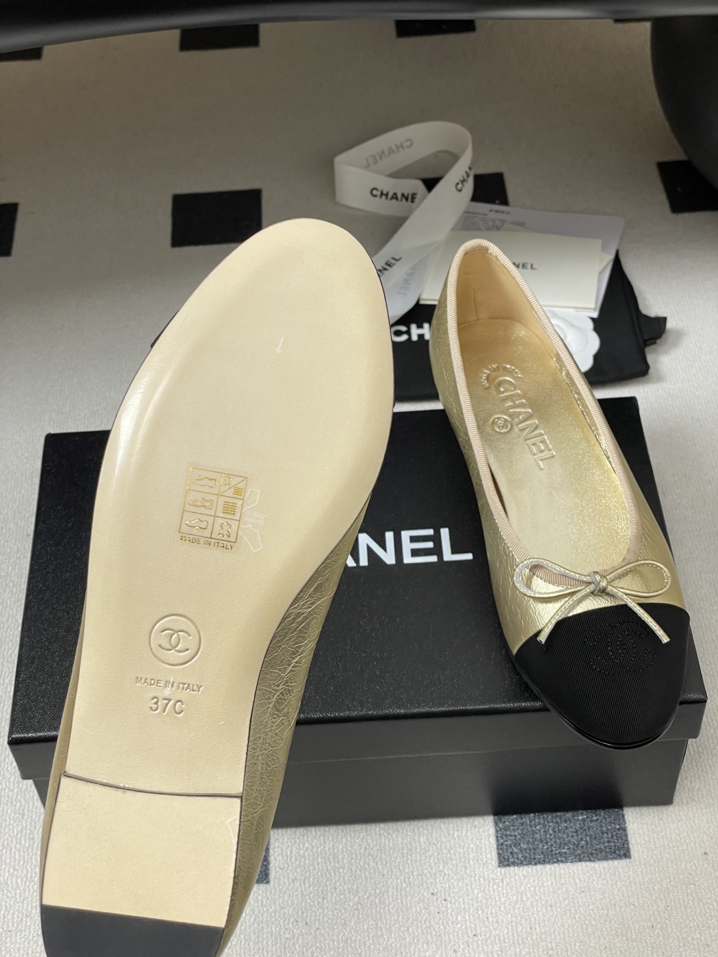 Chanel 26s早春最新配色 超火金属色Chanel小香蝴蝶结芭蕾舞鞋平底金色/银色单鞋万年 款