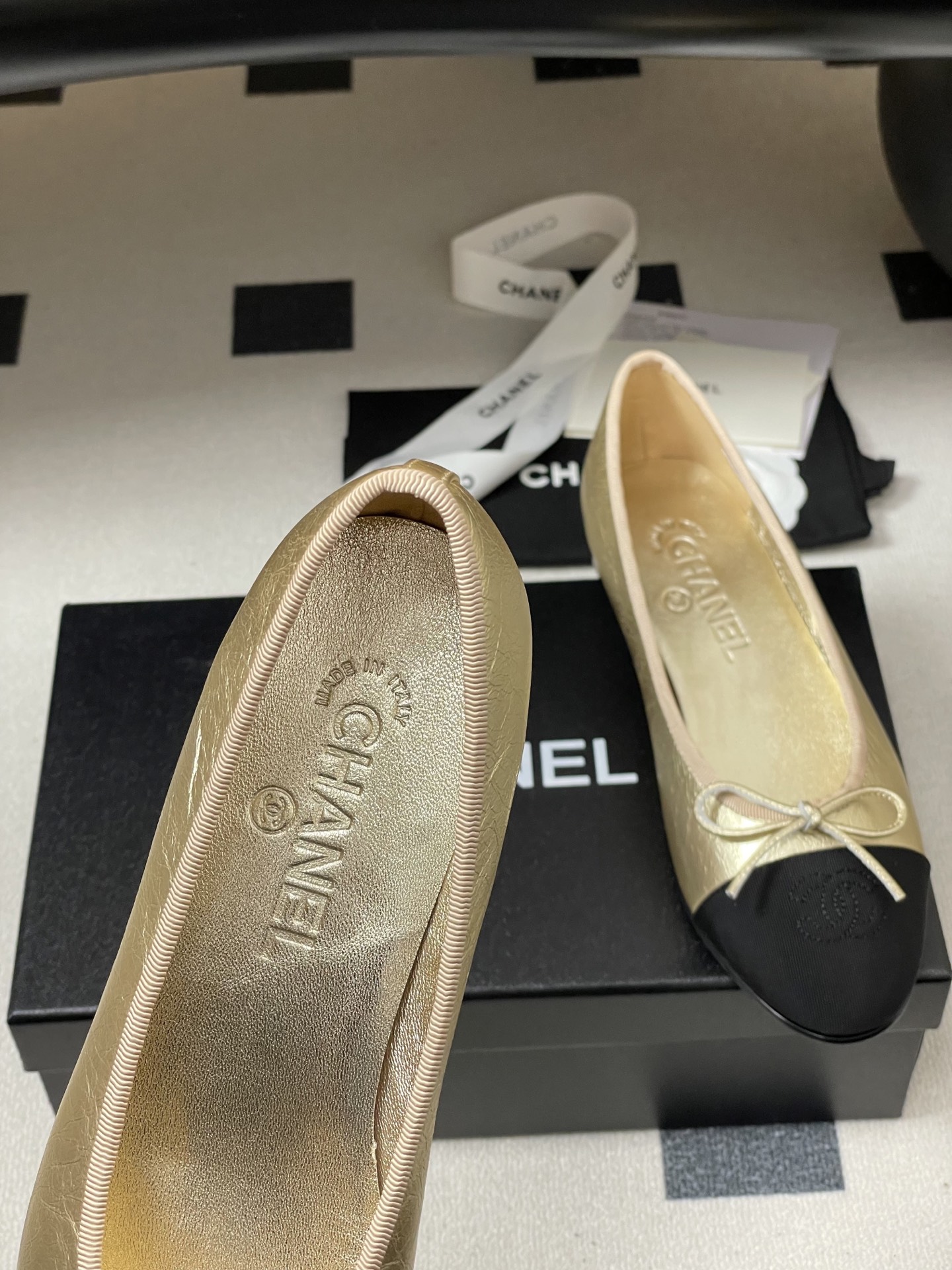 Chanel 26s早春最新配色 超火金属色Chanel小香蝴蝶结芭蕾舞鞋平底金色/银色单鞋万年 款