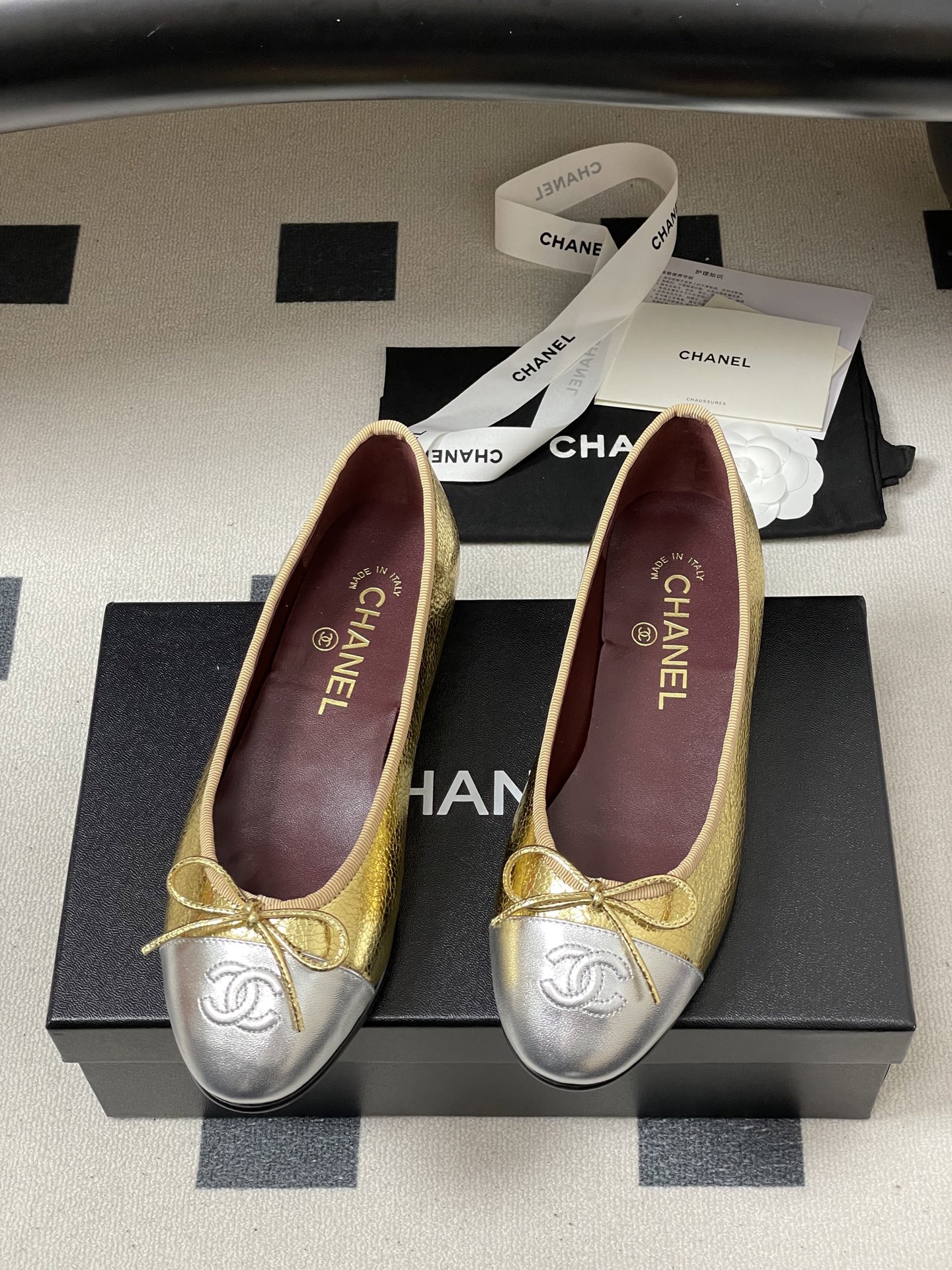 Chanel 26s早春最新配色 超火金属色Chanel小香蝴蝶结芭蕾舞鞋平底金色/银色单鞋万年 款