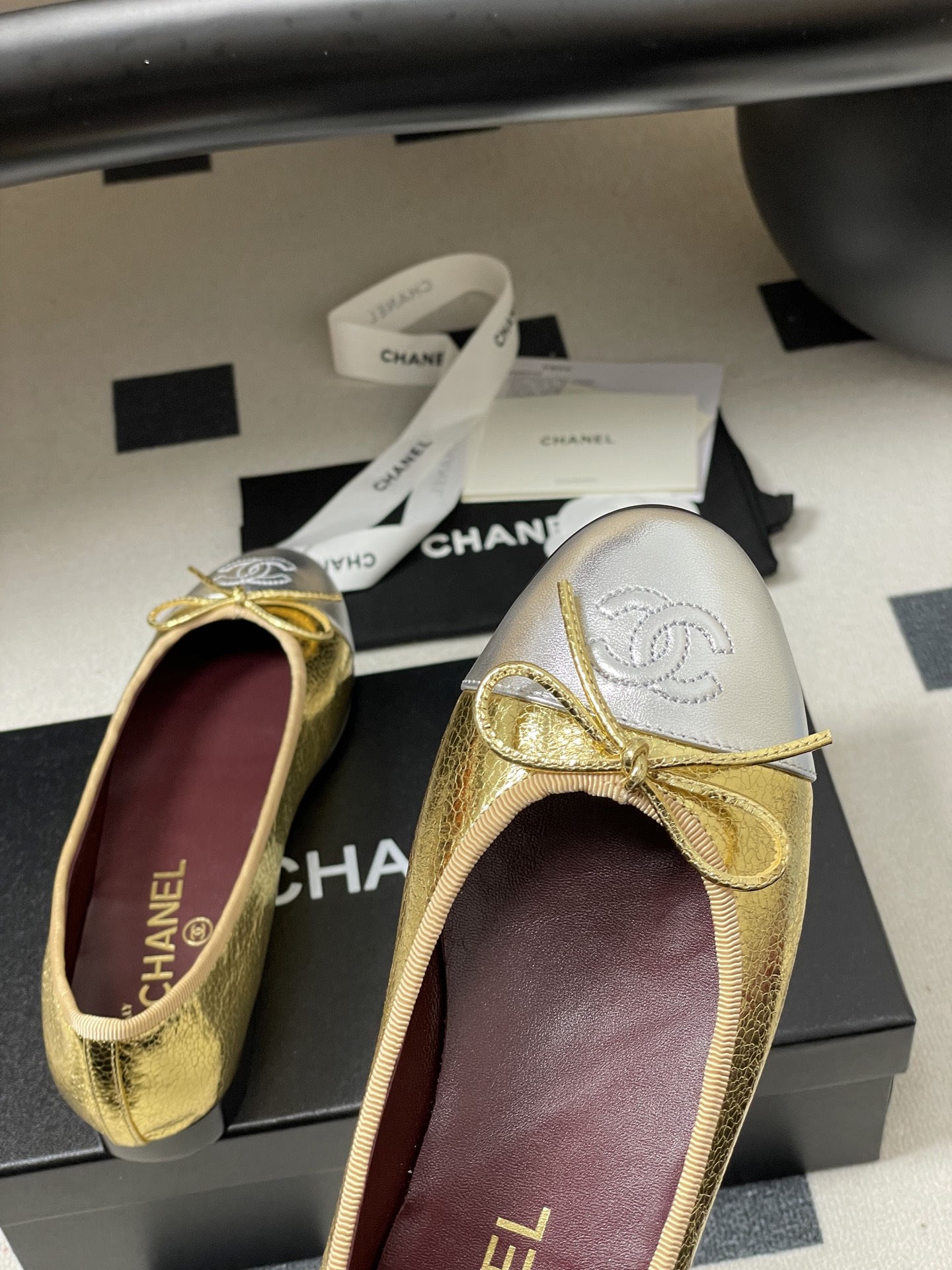 Chanel 26s早春最新配色 超火金属色Chanel小香蝴蝶结芭蕾舞鞋平底金色/银色单鞋万年 款
