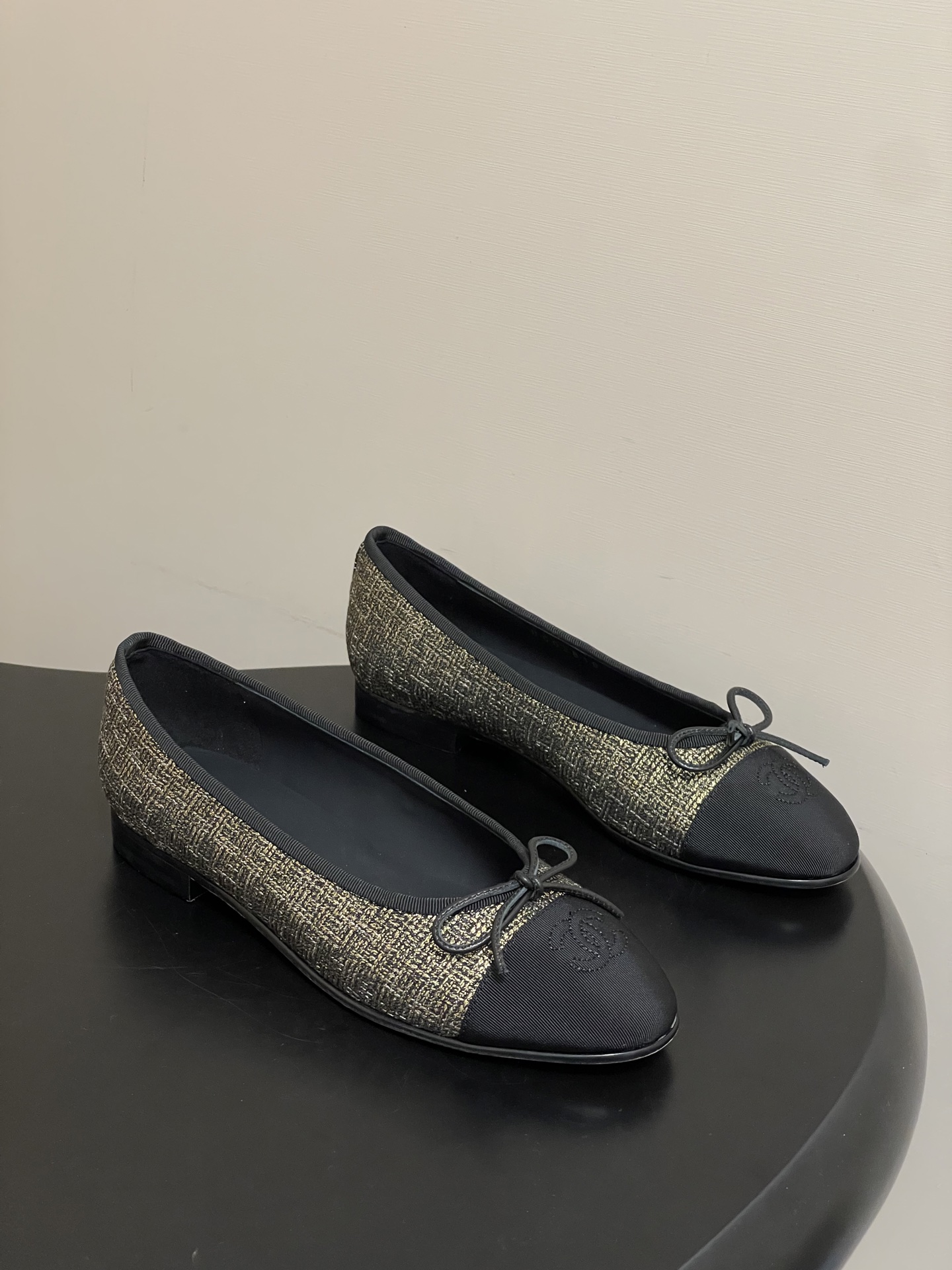 NO:760686,-Top quality 26Fw early spring latest color Chanel Xiaoxiang classic bow ballet shoes colorful cloth boat shoes flat shoes Believe me, these are a pair of ballet shoes that can take you to good places. Customized cloth for the upper, sheepskin for the lining, Italian A-grade genuine leather outsole for the sole, size 35-39 (34.40.41.42 custom-made, non-returnable), ballet shoes, chanel, sheepskin, Leather  soles19860909-顶级品质 26Fw早春最新配色 Chanel小香 万年经典款蝴蝶结芭蕾舞鞋彩色呢布面船鞋平底单鞋 相信我 这是一双能带你去到好地方的芭蕾舞鞋 鞋面定制呢布 内里垫脚羊皮 鞋底意大利 A 级真皮大底 码数35-39 正码（34.40.41.42定做不退换）,芭蕾舞鞋单鞋,chanel,sheepskin,Leather soles,Women's Shoes