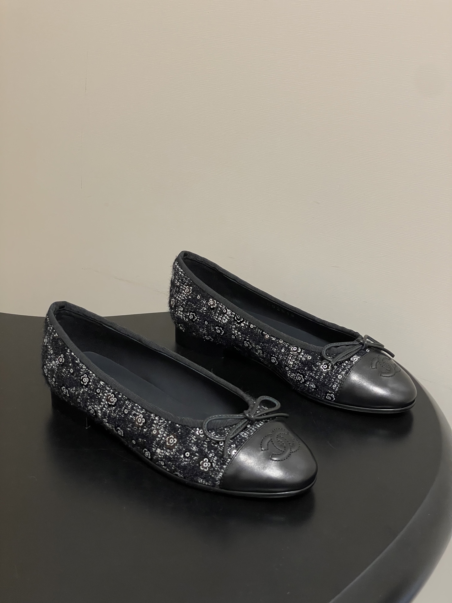 NO:760655,-Top quality 26Fw early spring latest color Chanel Xiaoxiang classic bow ballet shoes colorful cloth boat shoes flat shoes Believe me, these are a pair of ballet shoes that can take you to good places. Customized cloth for the upper, sheepskin for the lining, Italian A-grade genuine leather outsole for the sole, size 35-39 (34.40.41.42 custom-made, non-returnable), ballet shoes, chanel, sheepskin, Leather  soles19860909-顶级品质 26Fw早春最新配色 Chanel小香 万年经典款蝴蝶结芭蕾舞鞋彩色呢布面船鞋平底单鞋 相信我 这是一双能带你去到好地方的芭蕾舞鞋 鞋面定制呢布 内里垫脚羊皮 鞋底意大利 A 级真皮大底 码数35-39 正码（34.40.41.42定做不退换）,芭蕾舞鞋单鞋,chanel,sheepskin,Leather soles,Women's Shoes