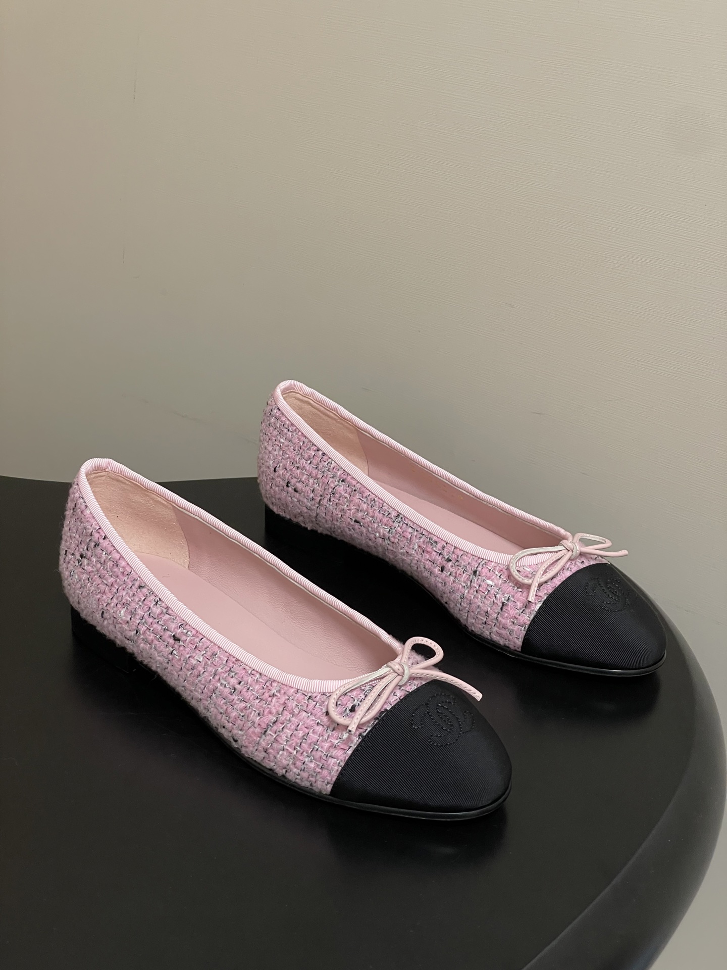 NO:760639,-Top quality 26Fw early spring latest color Chanel Xiaoxiang classic bow ballet shoes colorful cloth boat shoes flat shoes Believe me, these are a pair of ballet shoes that can take you to good places. Customized cloth for the upper, sheepskin for the lining, Italian A-grade genuine leather outsole for the sole, size 35-39 (34.40.41.42 custom-made, non-returnable), ballet shoes, chanel, sheepskin, Leather  soles19860909-顶级品质 26Fw早春最新配色 Chanel小香 万年经典款蝴蝶结芭蕾舞鞋彩色呢布面船鞋平底单鞋 相信我 这是一双能带你去到好地方的芭蕾舞鞋 鞋面定制呢布 内里垫脚羊皮 鞋底意大利 A 级真皮大底 码数35-39 正码（34.40.41.42定做不退换）,芭蕾舞鞋单鞋,chanel,sheepskin,Leather soles,Women's Shoes