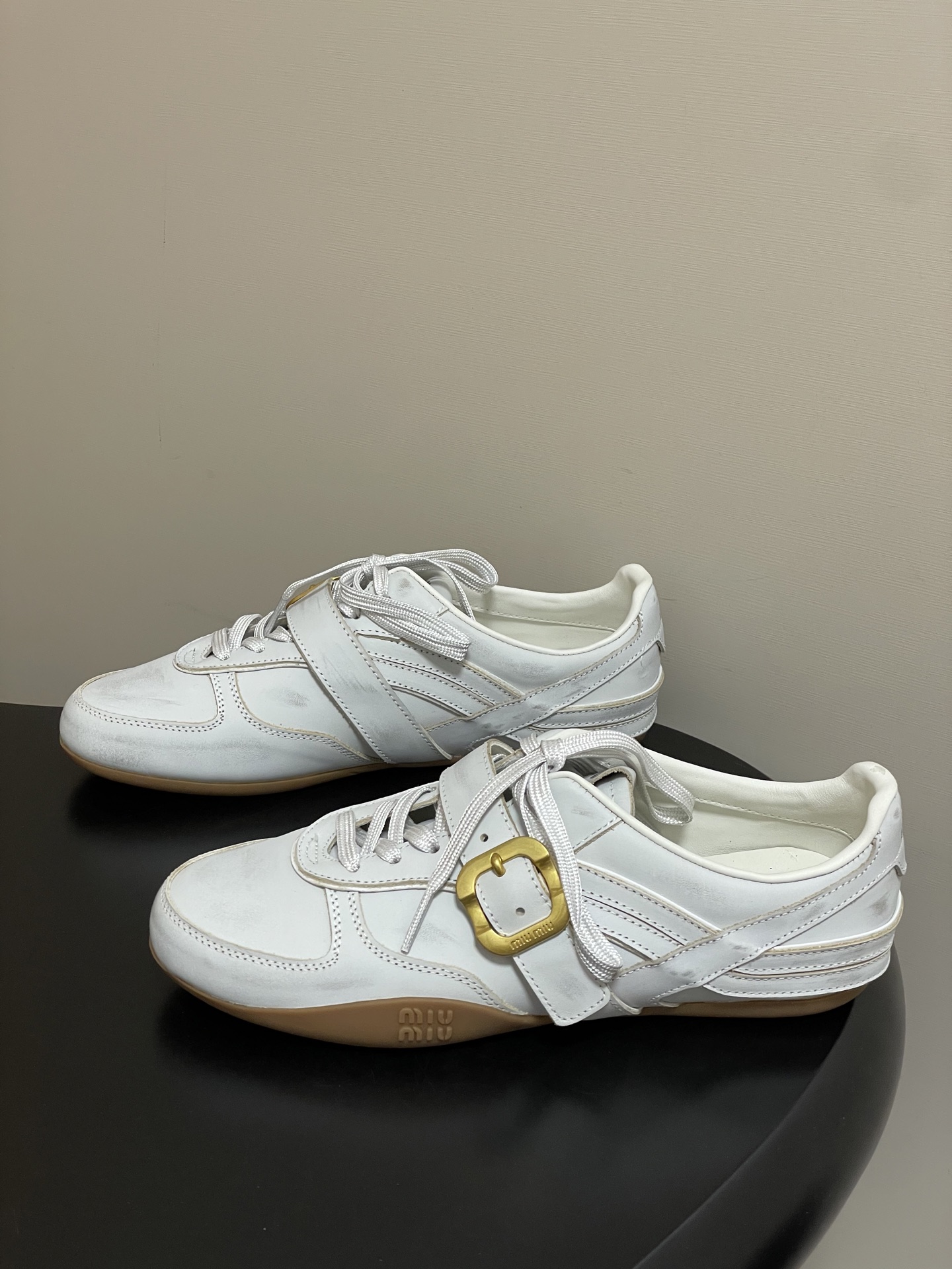 -Miu Miu 26ss 缪缪春夏新款MiuGymnasium金属搭扣皮革运动鞋复古德训鞋薄底休闲鞋在