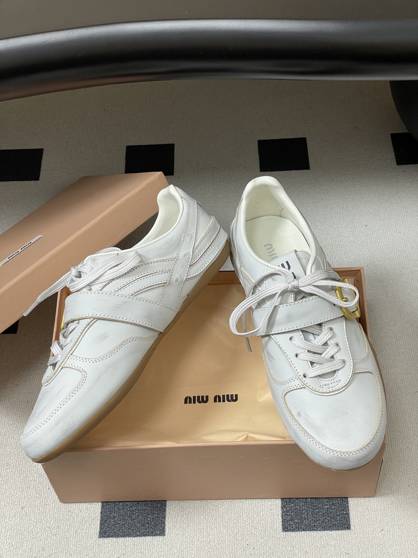 -Miu Miu 26ss 缪缪春夏新款MiuGymnasium金属搭扣皮革运动鞋复古德训鞋薄底休闲鞋在