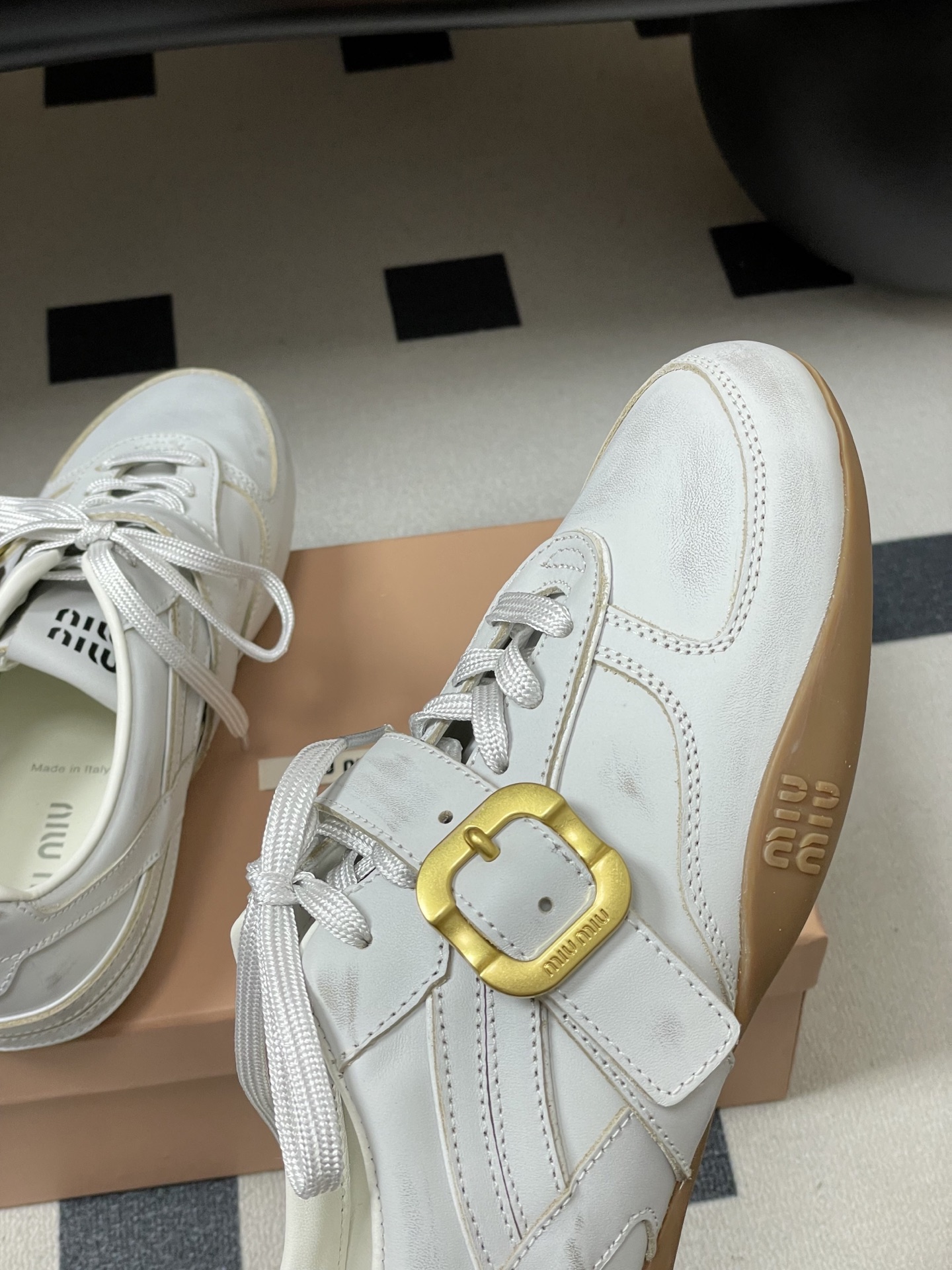 -Miu Miu 26ss 缪缪春夏新款MiuGymnasium金属搭扣皮革运动鞋复古德训鞋薄底休闲鞋在