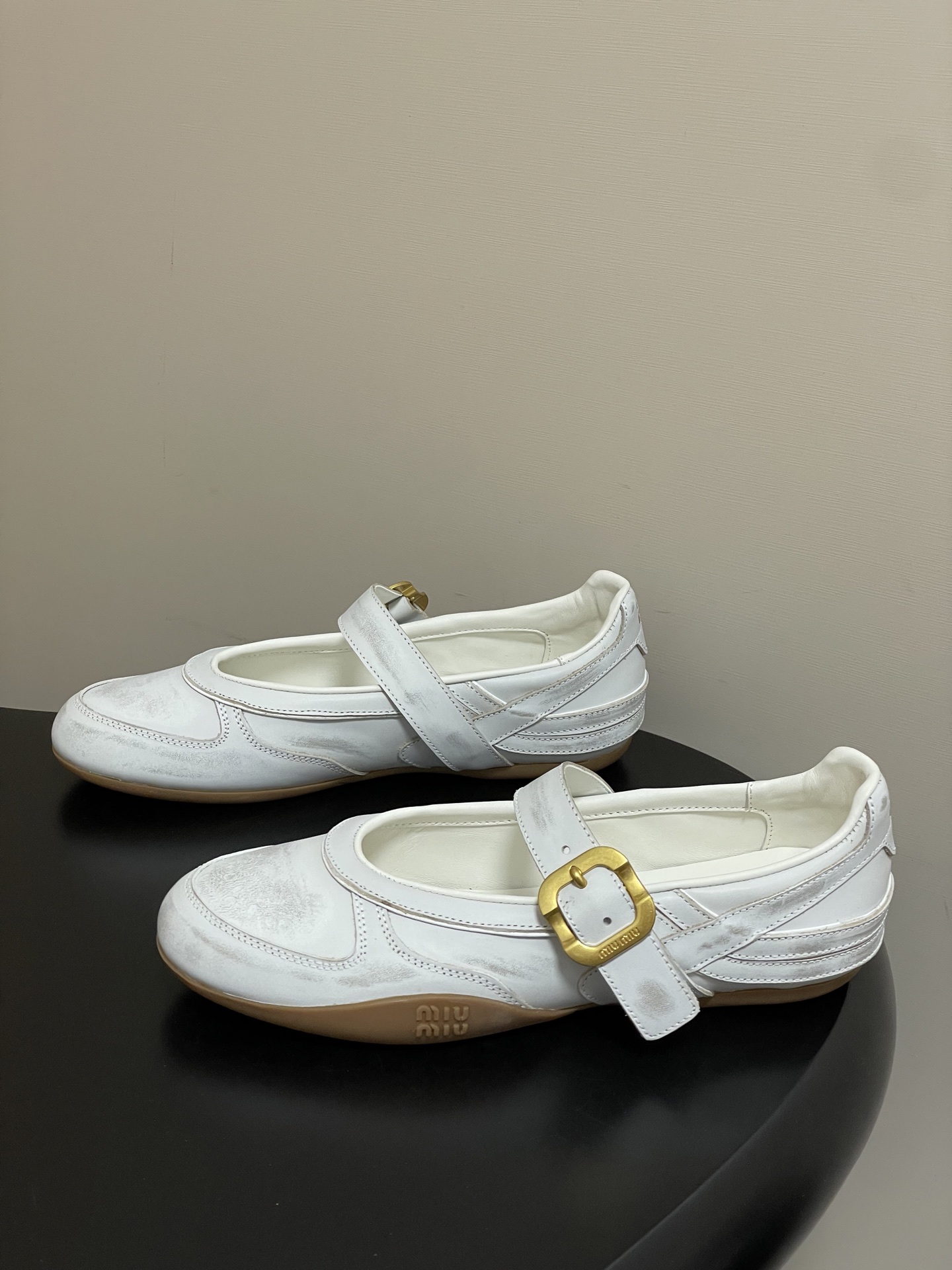 -Miu Miu 26ss 缪缪春夏新款MiuGymnasium金属搭扣皮革玛丽珍鞋复古德训鞋薄底休闲鞋