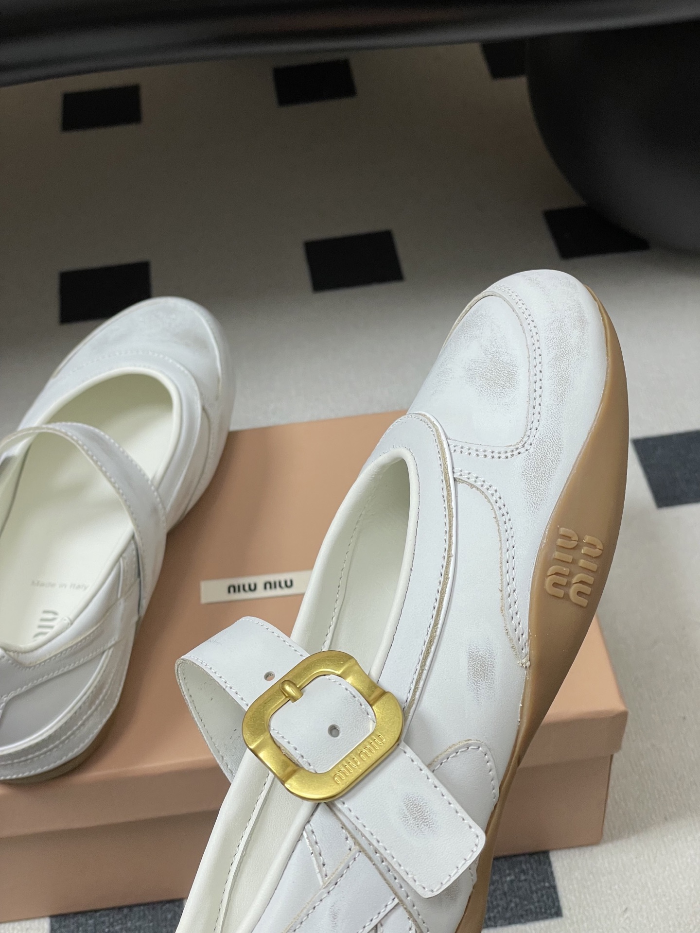 -Miu Miu 26ss 缪缪春夏新款MiuGymnasium金属搭扣皮革玛丽珍鞋复古德训鞋薄底休闲鞋