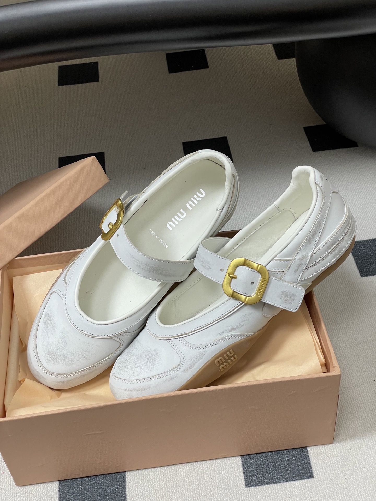 -Miu Miu 26ss 缪缪春夏新款MiuGymnasium金属搭扣皮革玛丽珍鞋复古德训鞋薄底休闲鞋