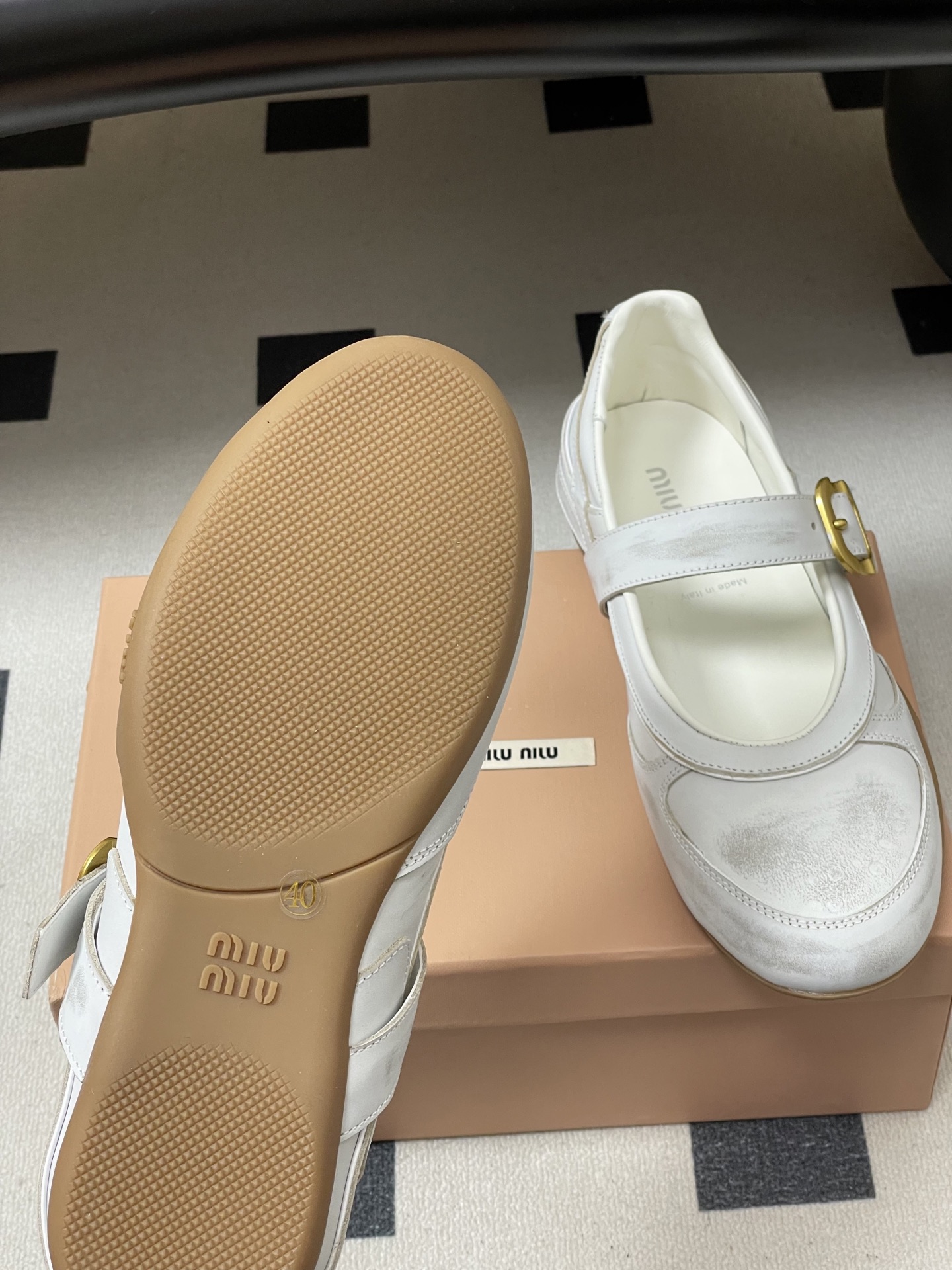 -Miu Miu 26ss 缪缪春夏新款MiuGymnasium金属搭扣皮革玛丽珍鞋复古德训鞋薄底休闲鞋