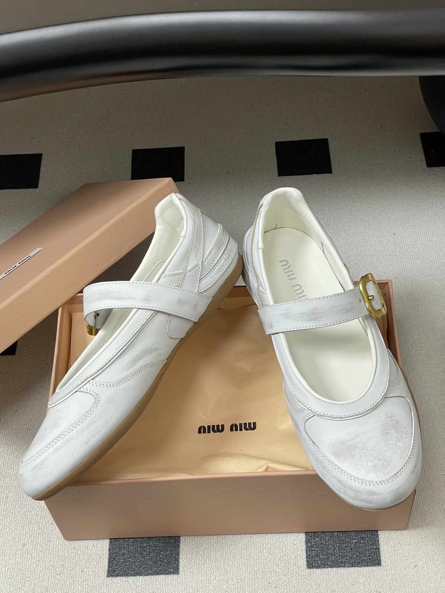 -Miu Miu 26ss 缪缪春夏新款MiuGymnasium金属搭扣皮革玛丽珍鞋复古德训鞋薄底休闲鞋