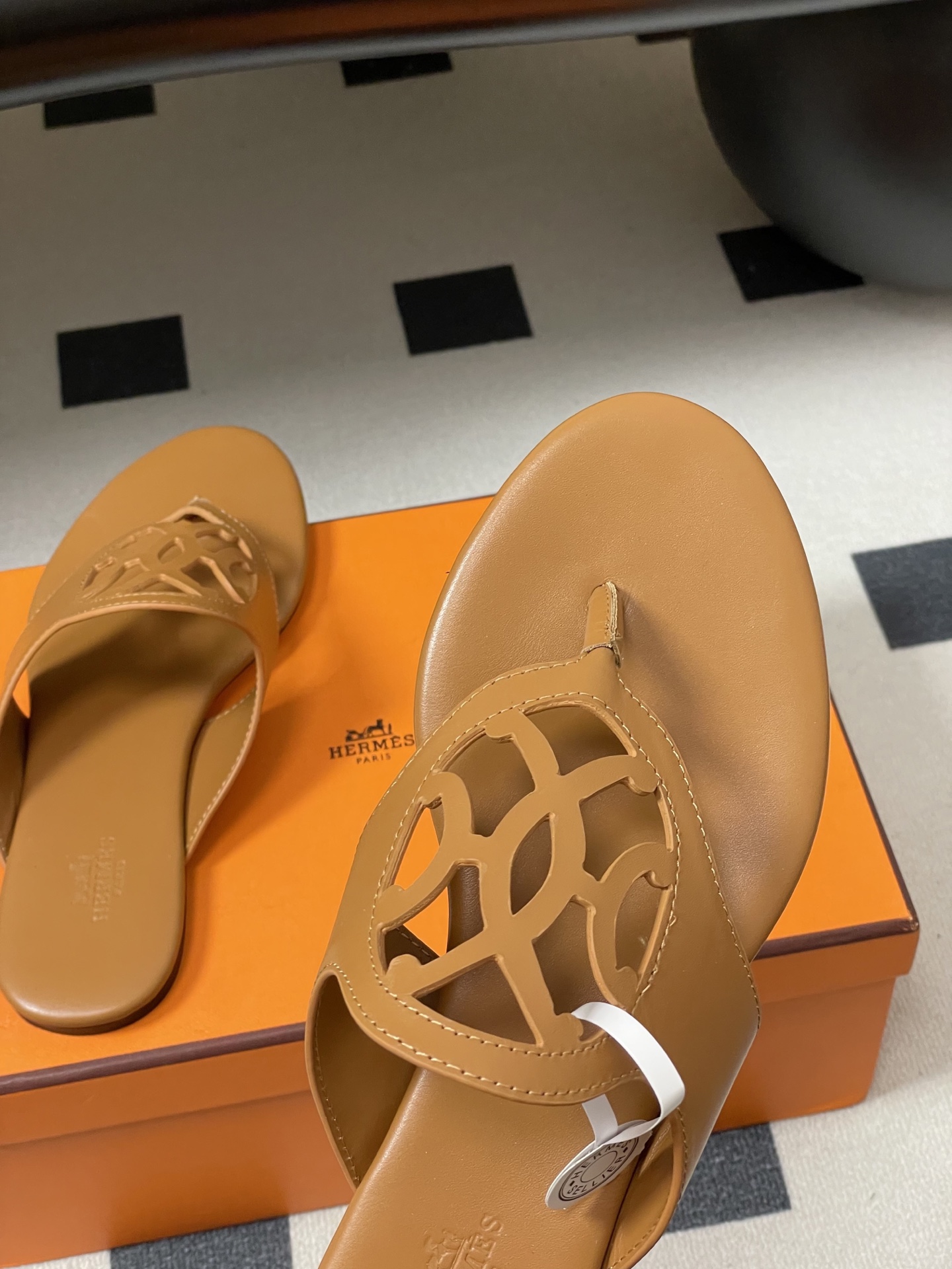 -顶级品质Hermes 爱马仕🐎 2026 春夏新款 H家Mage凉鞋系列 雕花镂空鞋面人字拖鞋细带夹趾