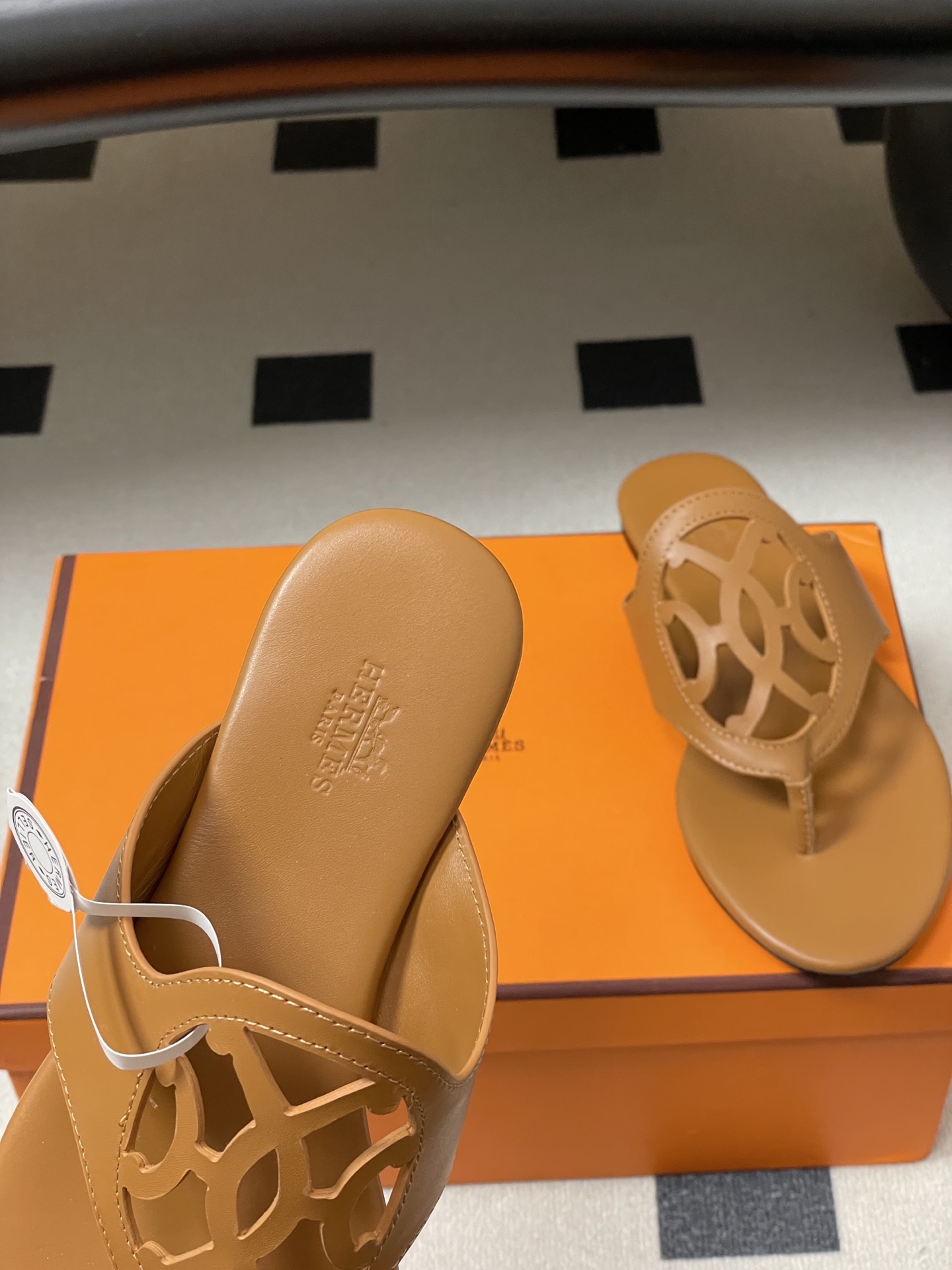 -顶级品质Hermes 爱马仕🐎 2026 春夏新款 H家Mage凉鞋系列 雕花镂空鞋面人字拖鞋细带夹趾