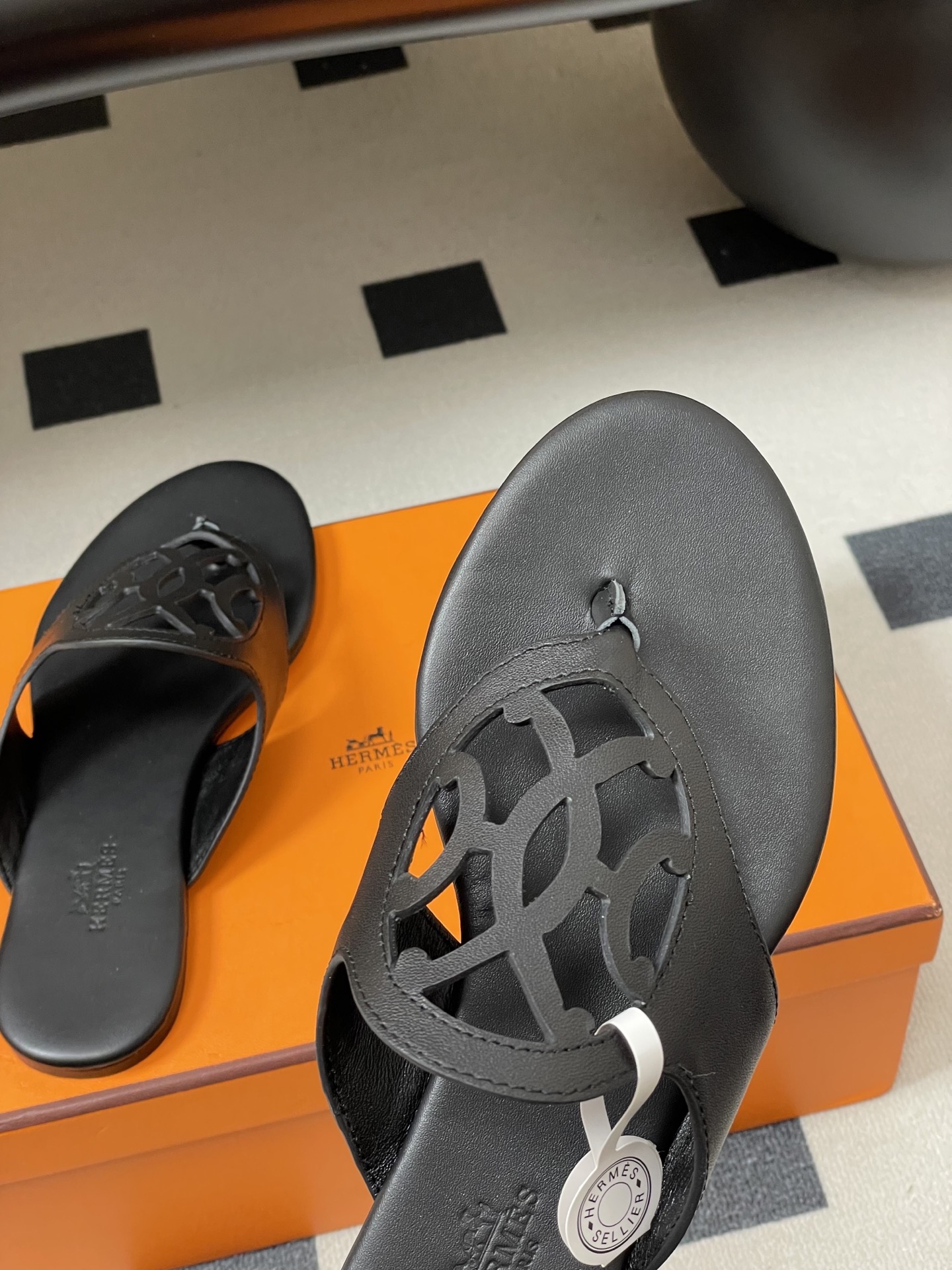 -顶级品质Hermes 爱马仕🐎 2026 春夏新款 H家Mage凉鞋系列 雕花镂空鞋面人字拖鞋细带夹趾