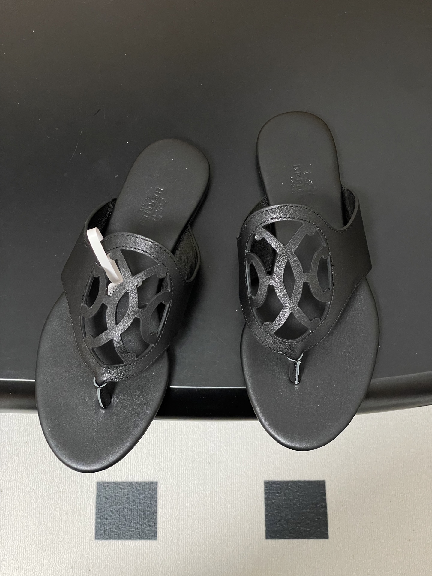 -顶级品质Hermes 爱马仕🐎 2026 春夏新款 H家Mage凉鞋系列 雕花镂空鞋面人字拖鞋细带夹趾