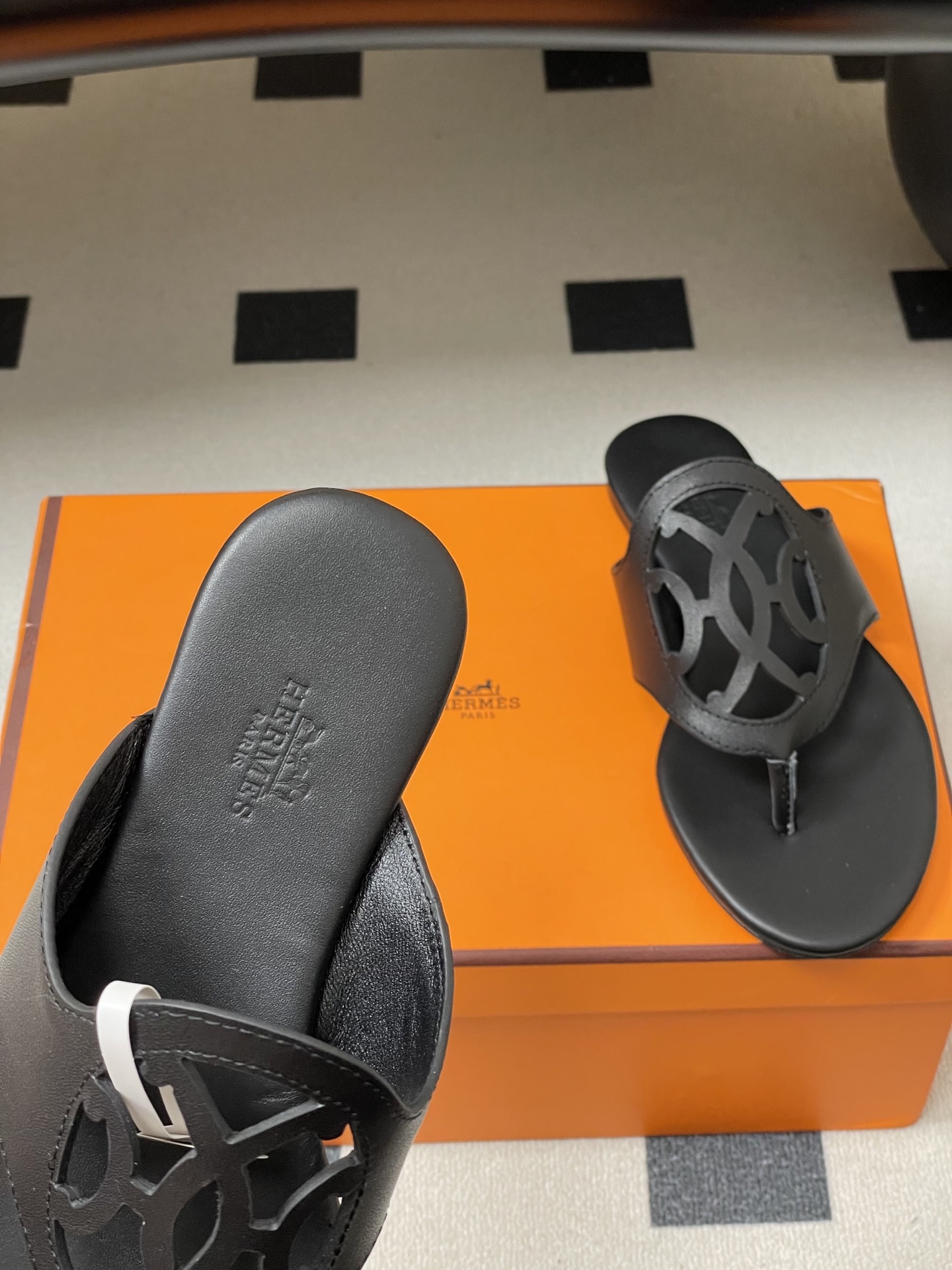 -顶级品质Hermes 爱马仕🐎 2026 春夏新款 H家Mage凉鞋系列 雕花镂空鞋面人字拖鞋细带夹趾