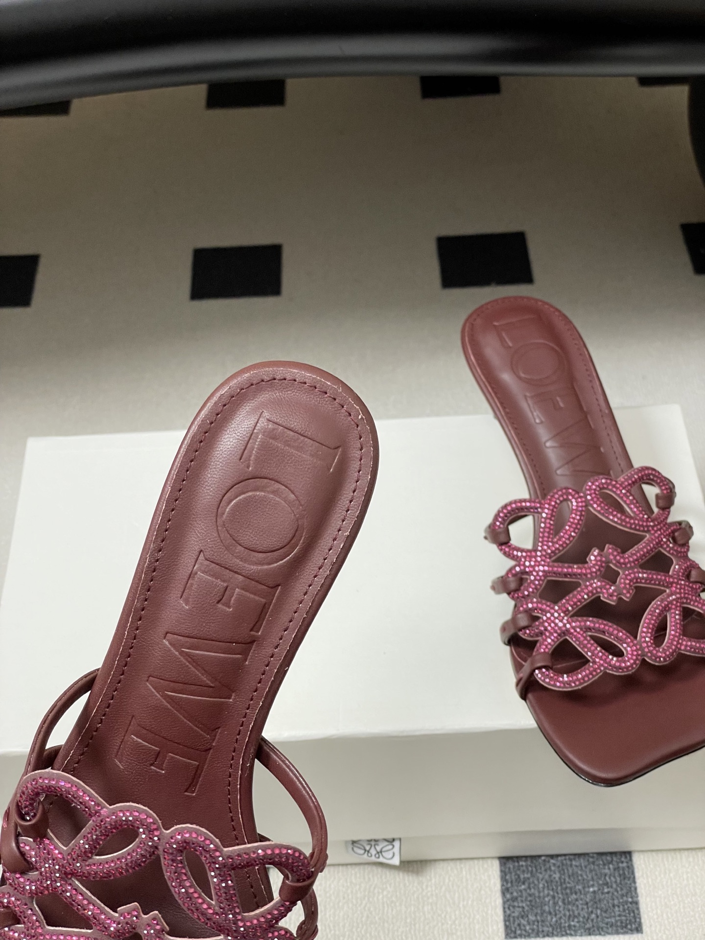 钻面-LOEWE 罗意威 26ss 春夏新款 个性编织水钻鞋面镂空高跟拖鞋 钻面小猫跟凉拖鞋疯狂种草简约