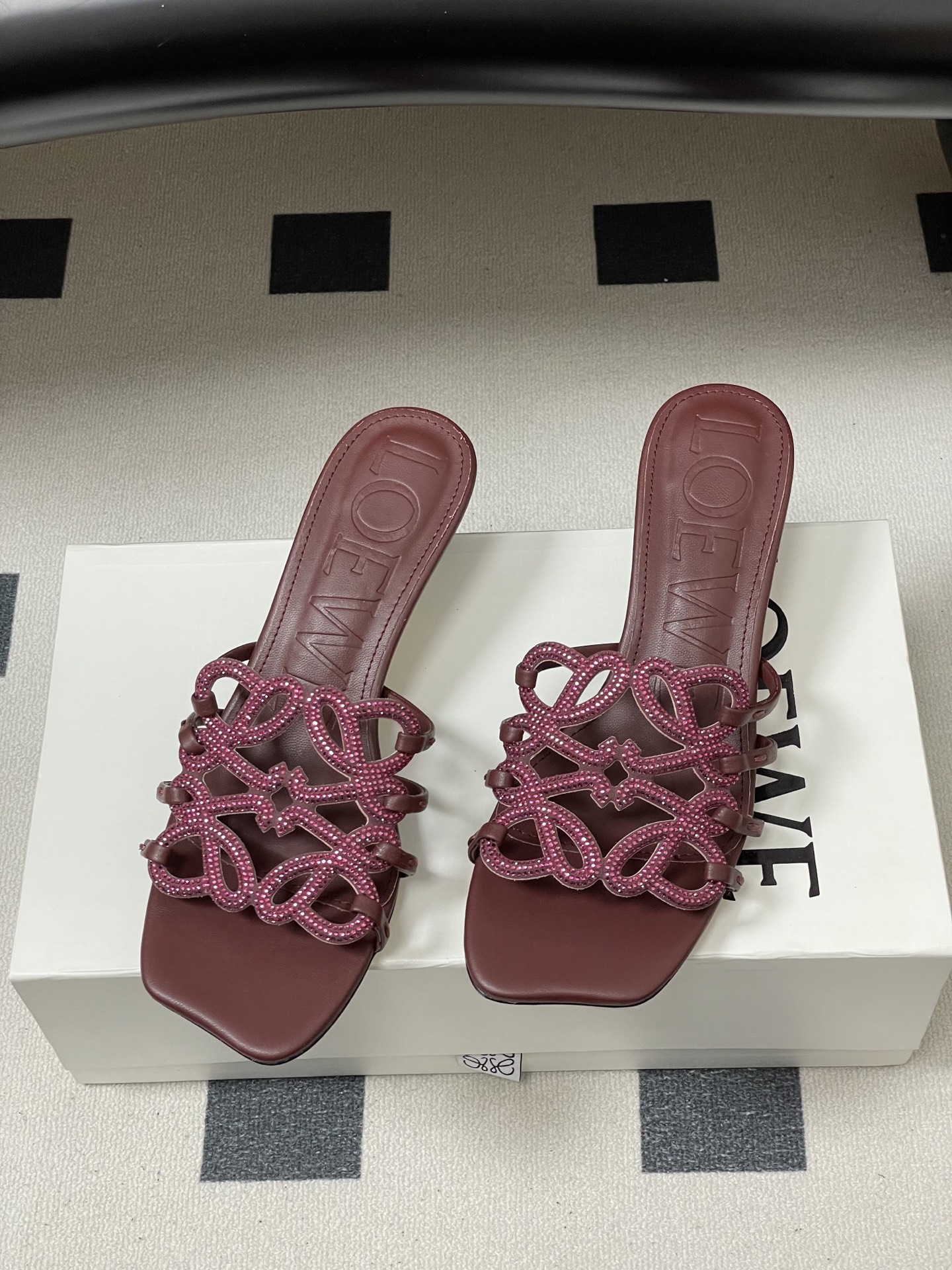 钻面-LOEWE 罗意威 26ss 春夏新款 个性编织水钻鞋面镂空高跟拖鞋 钻面小猫跟凉拖鞋疯狂种草简约