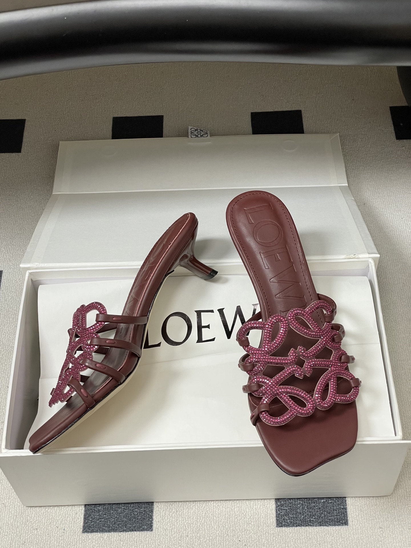 钻面-LOEWE 罗意威 26ss 春夏新款 个性编织水钻鞋面镂空高跟拖鞋 钻面小猫跟凉拖鞋疯狂种草简约