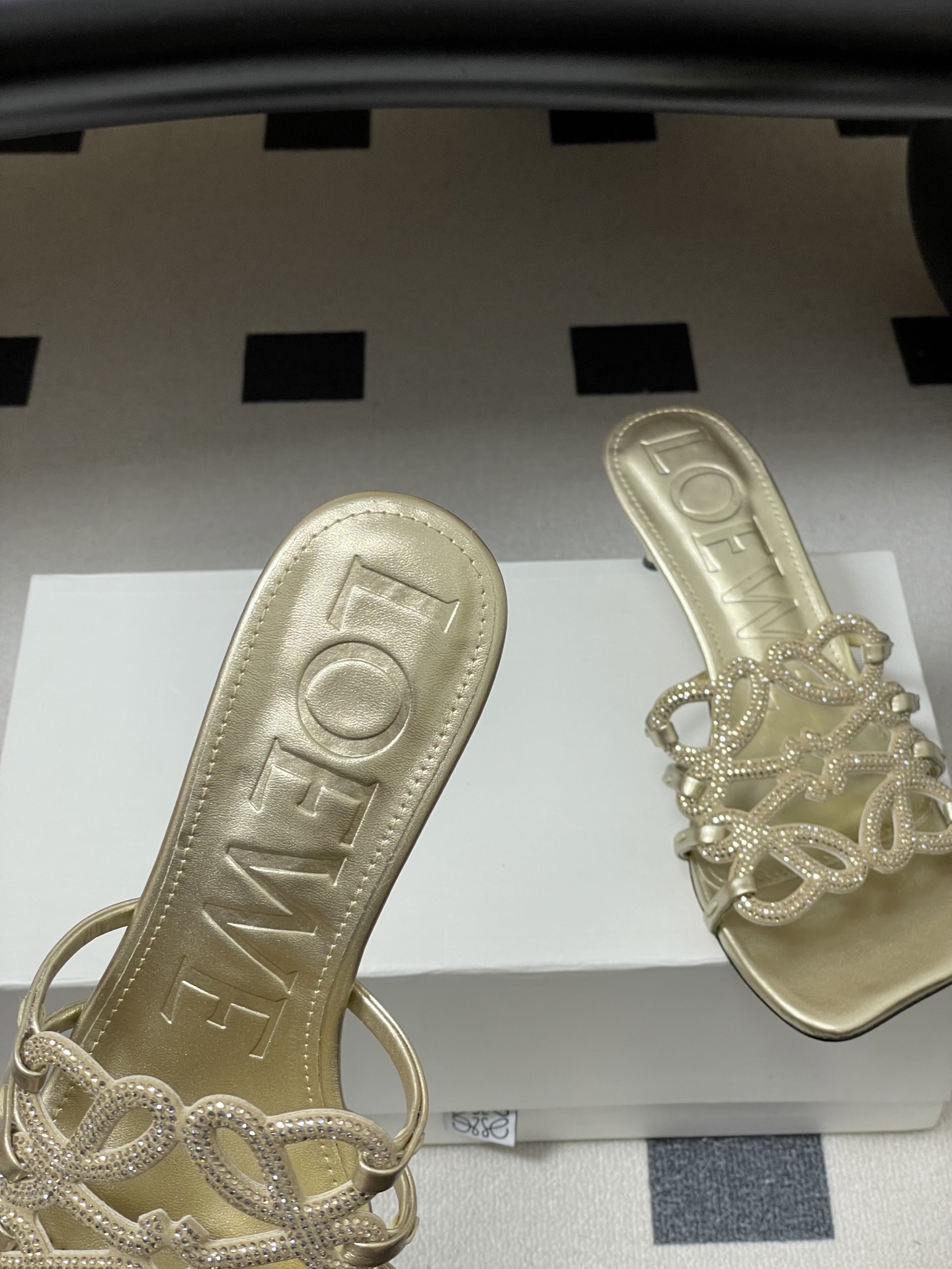 钻面-LOEWE 罗意威 26ss 春夏新款 个性编织水钻鞋面镂空高跟拖鞋 钻面小猫跟凉拖鞋疯狂种草简约