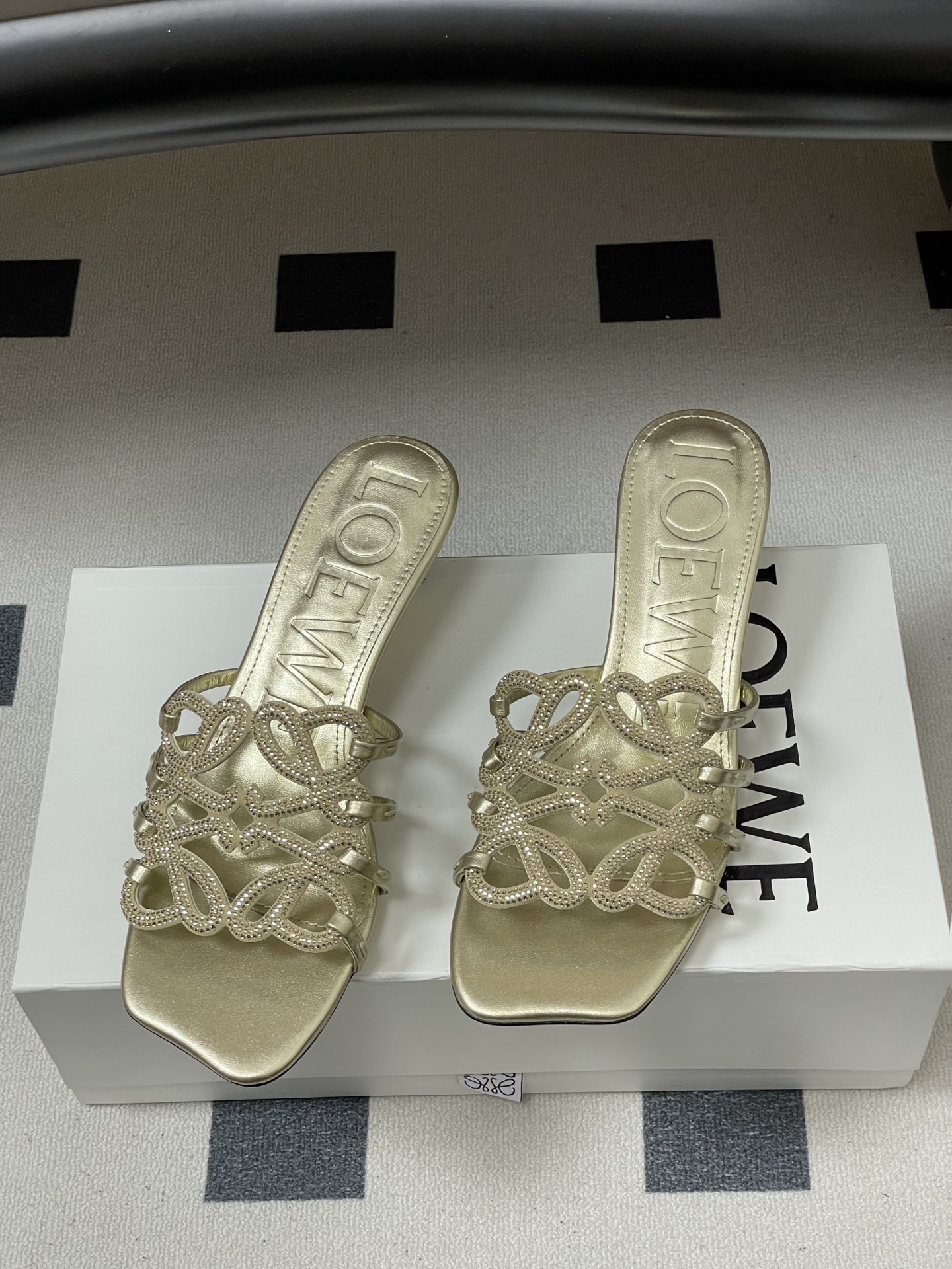 钻面-LOEWE 罗意威 26ss 春夏新款 个性编织水钻鞋面镂空高跟拖鞋 钻面小猫跟凉拖鞋疯狂种草简约