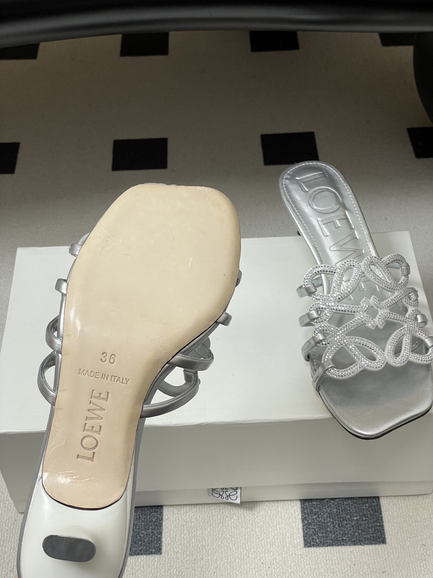 钻面-LOEWE 罗意威 26ss 春夏新款 个性编织水钻鞋面镂空高跟拖鞋 钻面小猫跟凉拖鞋疯狂种草简约