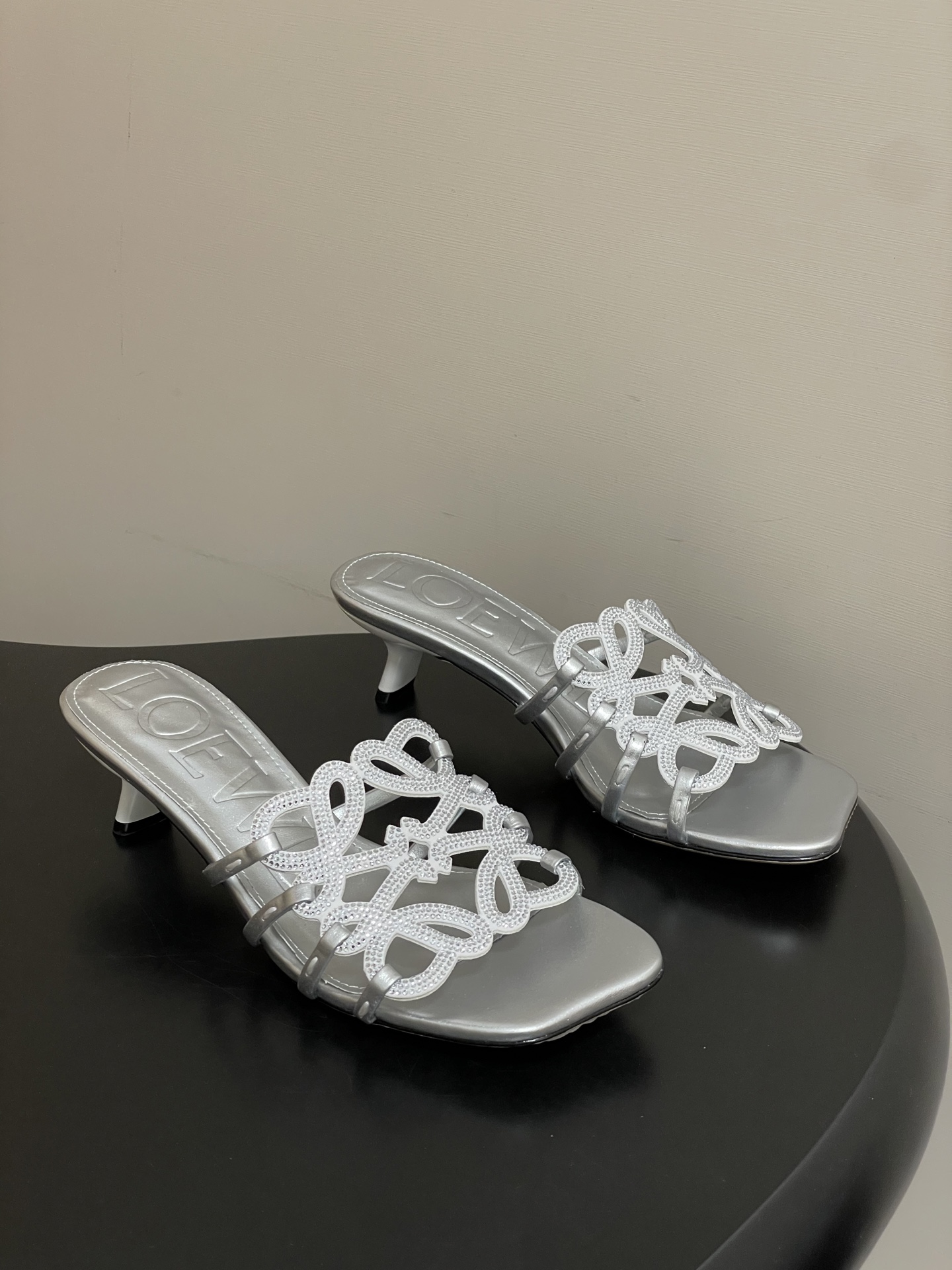 钻面-LOEWE 罗意威 26ss 春夏新款 个性编织水钻鞋面镂空高跟拖鞋 钻面小猫跟凉拖鞋疯狂种草简约