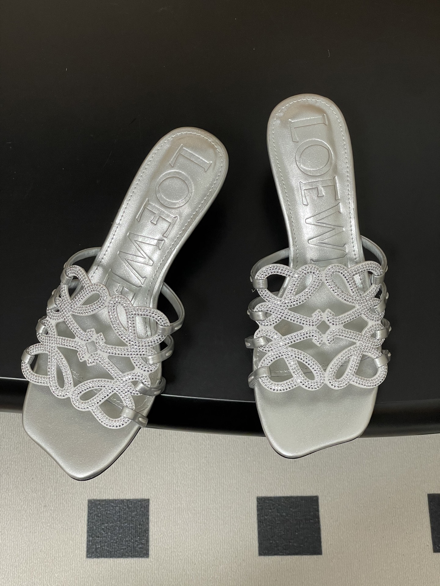 钻面-LOEWE 罗意威 26ss 春夏新款 个性编织水钻鞋面镂空高跟拖鞋 钻面小猫跟凉拖鞋疯狂种草简约