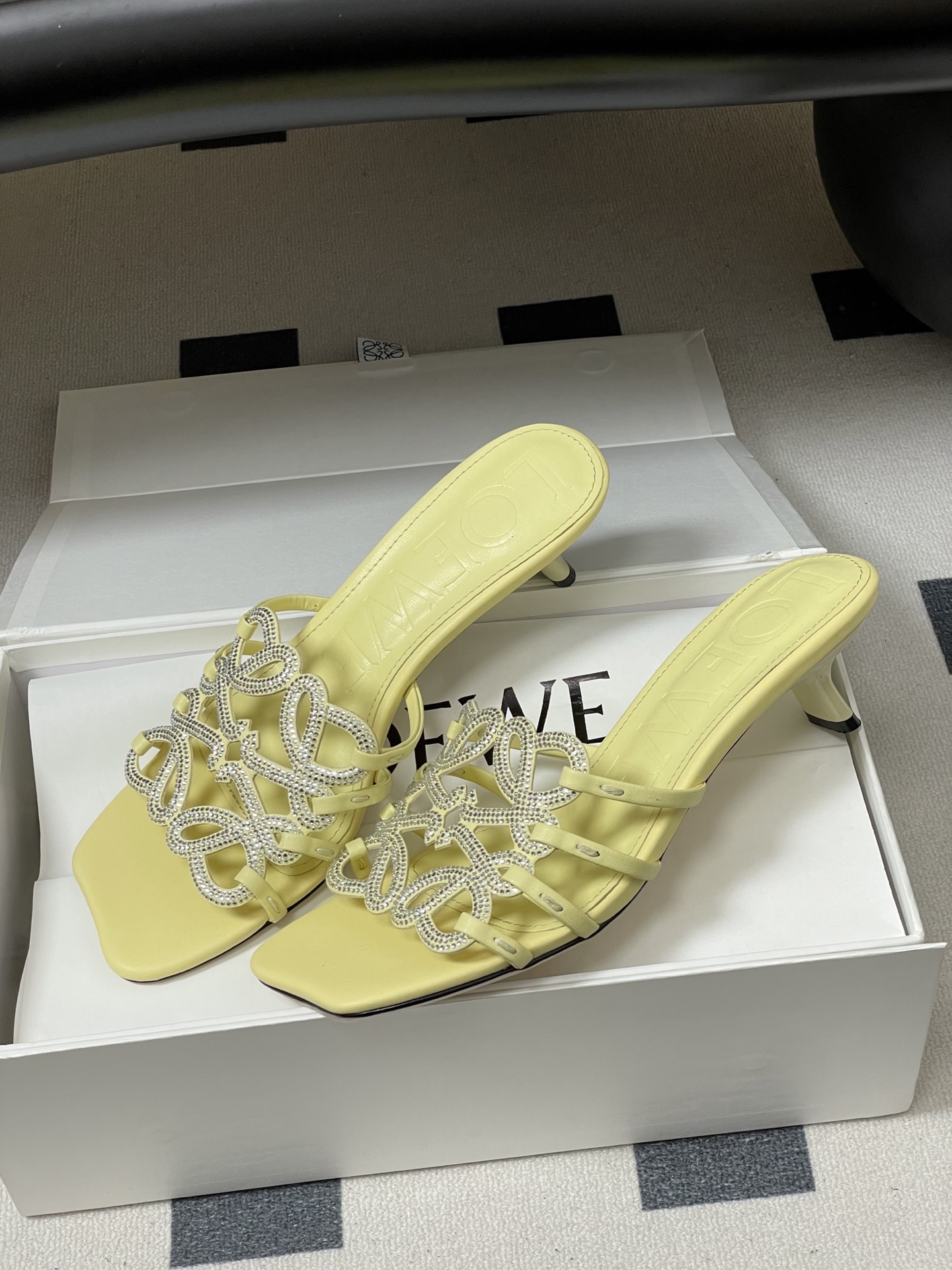 钻面-LOEWE 罗意威 26ss 春夏新款 个性编织水钻鞋面镂空高跟拖鞋 钻面小猫跟凉拖鞋疯狂种草简约