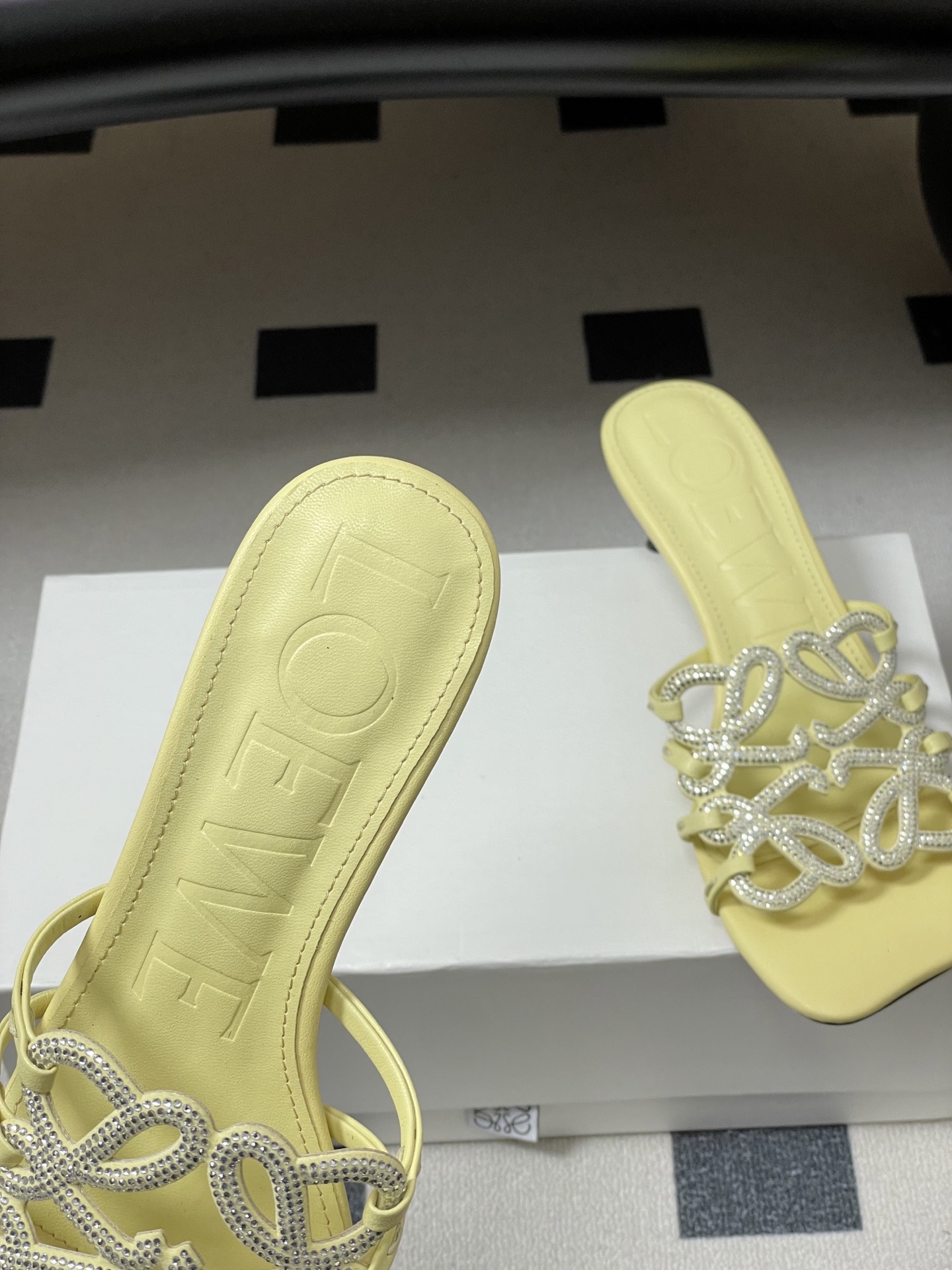 钻面-LOEWE 罗意威 26ss 春夏新款 个性编织水钻鞋面镂空高跟拖鞋 钻面小猫跟凉拖鞋疯狂种草简约