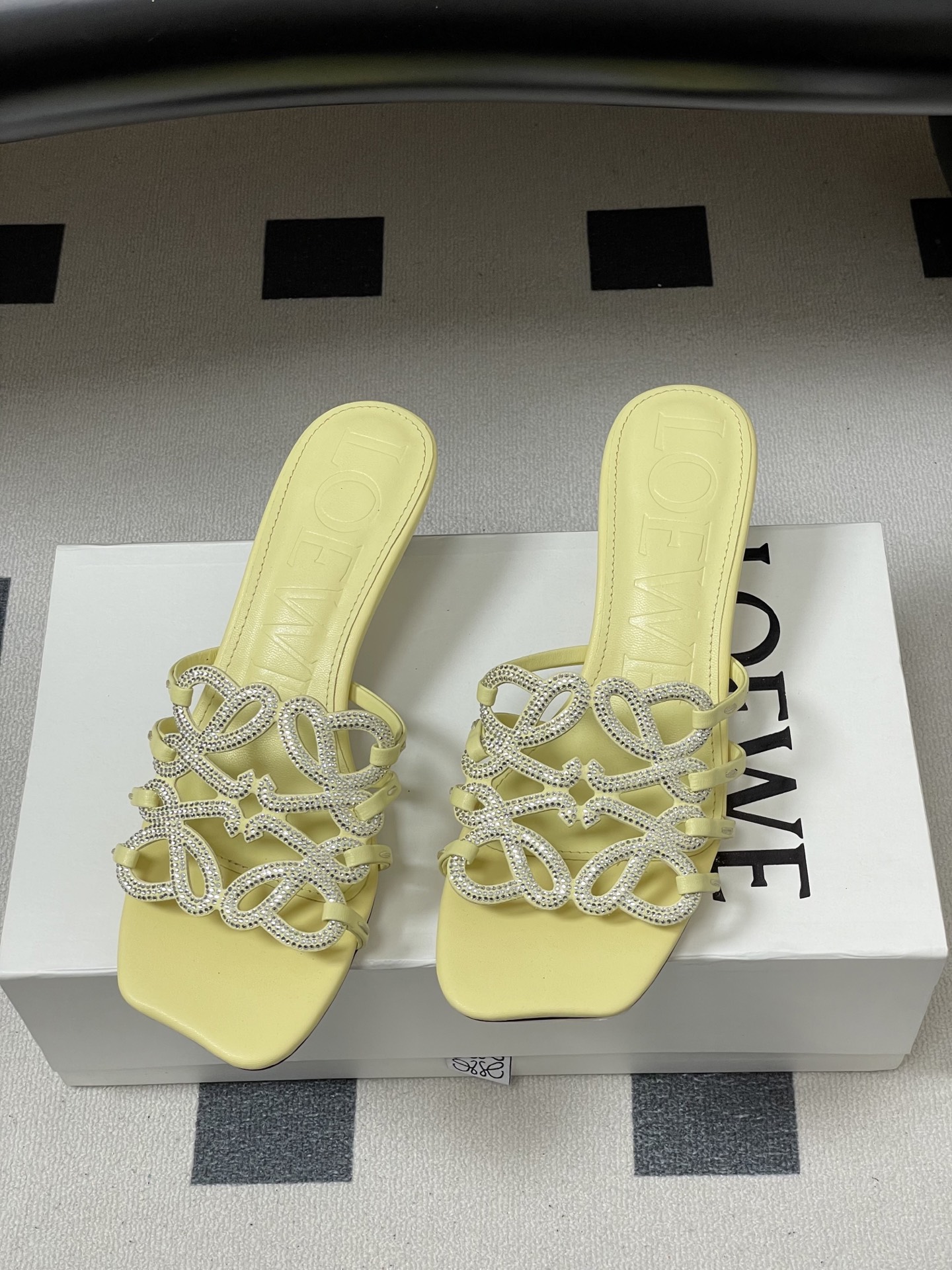 钻面-LOEWE 罗意威 26ss 春夏新款 个性编织水钻鞋面镂空高跟拖鞋 钻面小猫跟凉拖鞋疯狂种草简约