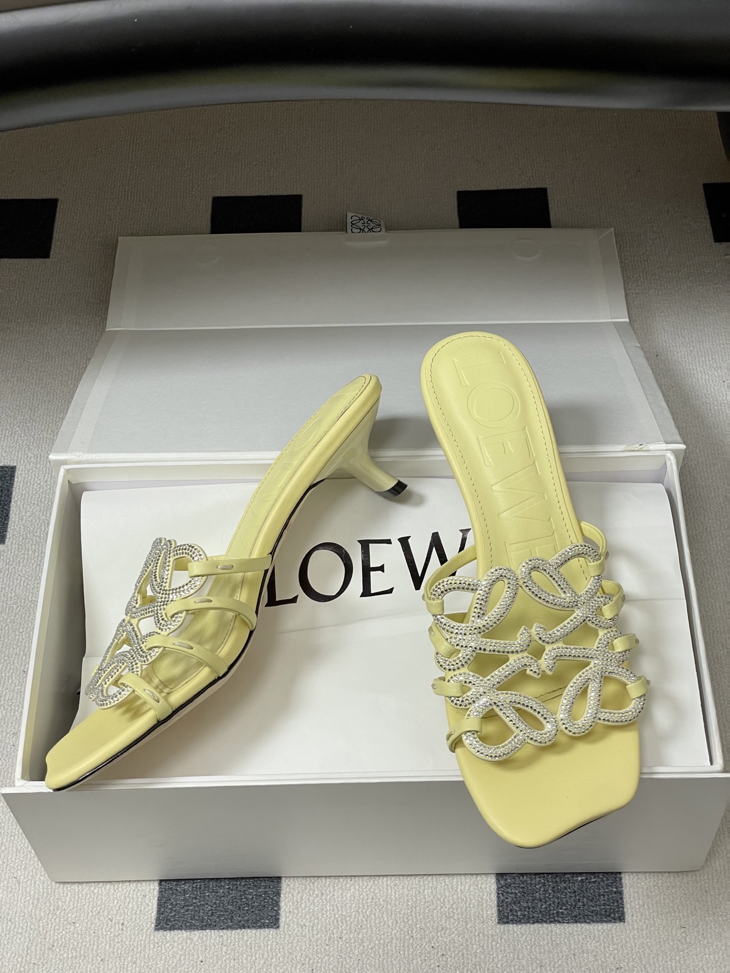 钻面-LOEWE 罗意威 26ss 春夏新款 个性编织水钻鞋面镂空高跟拖鞋 钻面小猫跟凉拖鞋疯狂种草简约