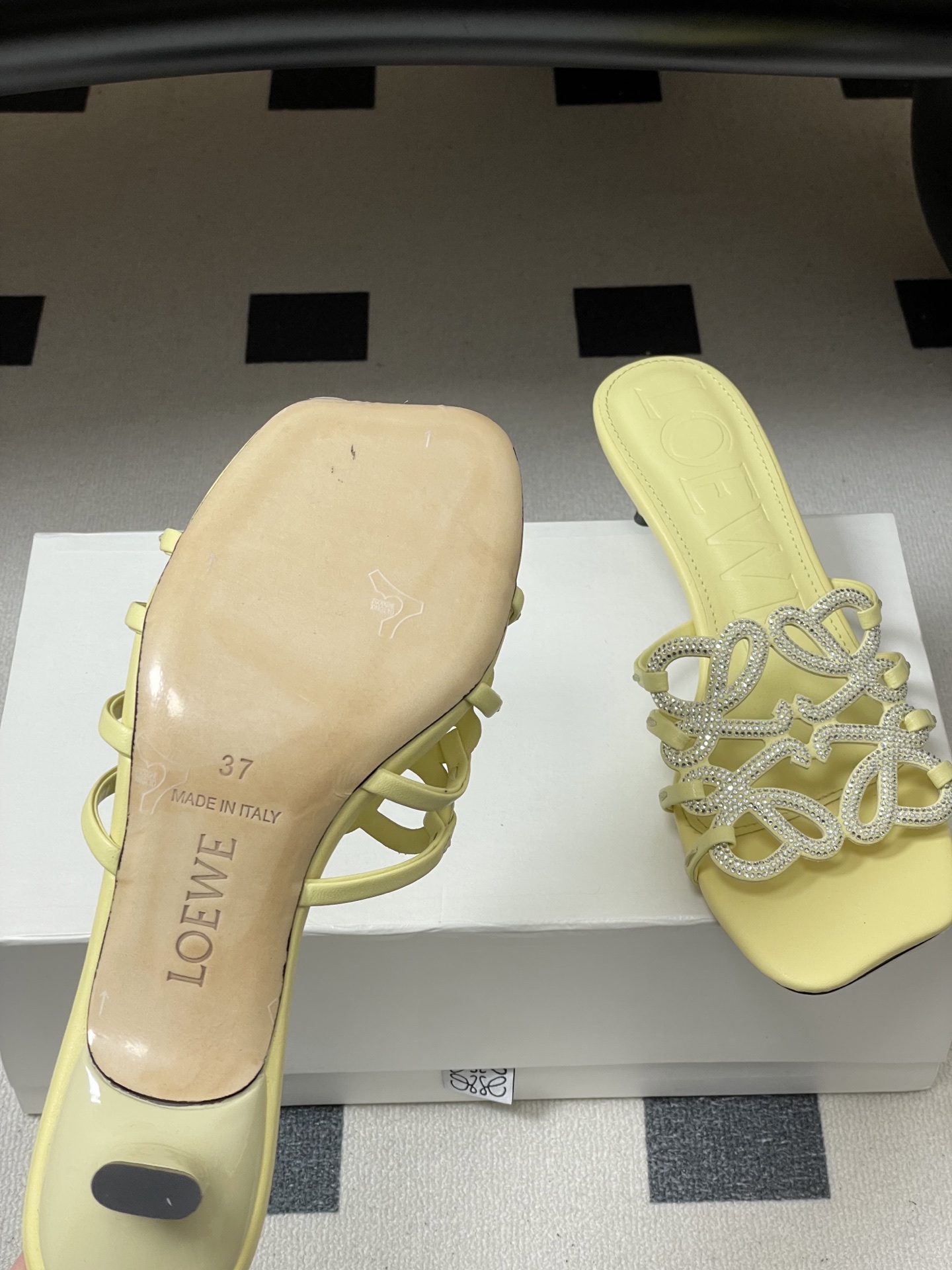 钻面-LOEWE 罗意威 26ss 春夏新款 个性编织水钻鞋面镂空高跟拖鞋 钻面小猫跟凉拖鞋疯狂种草简约