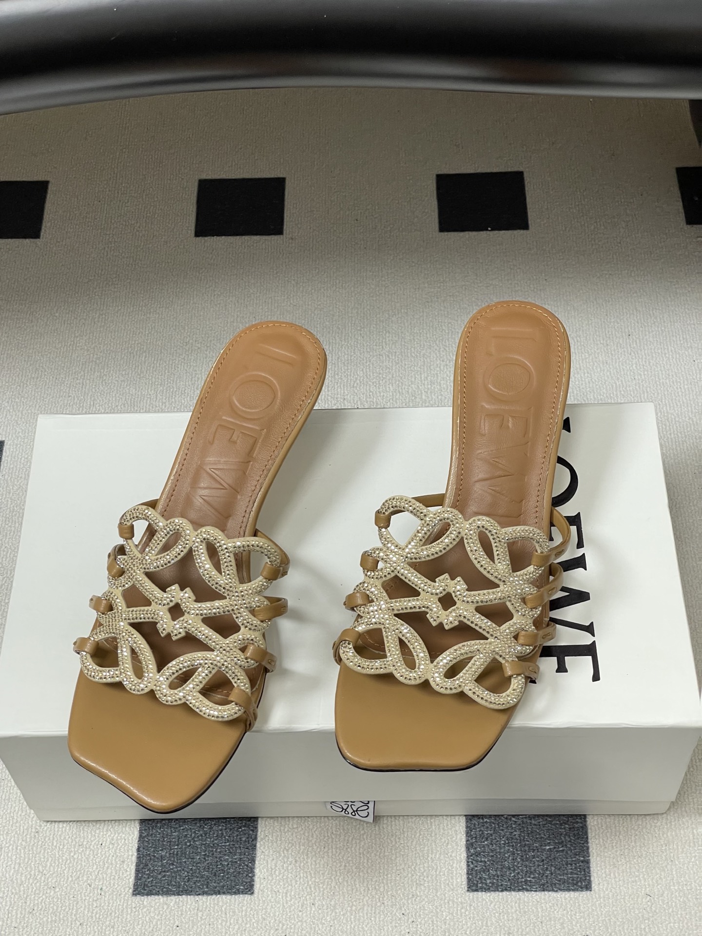 钻面-LOEWE 罗意威 26ss 春夏新款 个性编织水钻鞋面镂空高跟拖鞋 钻面小猫跟凉拖鞋疯狂种草简约