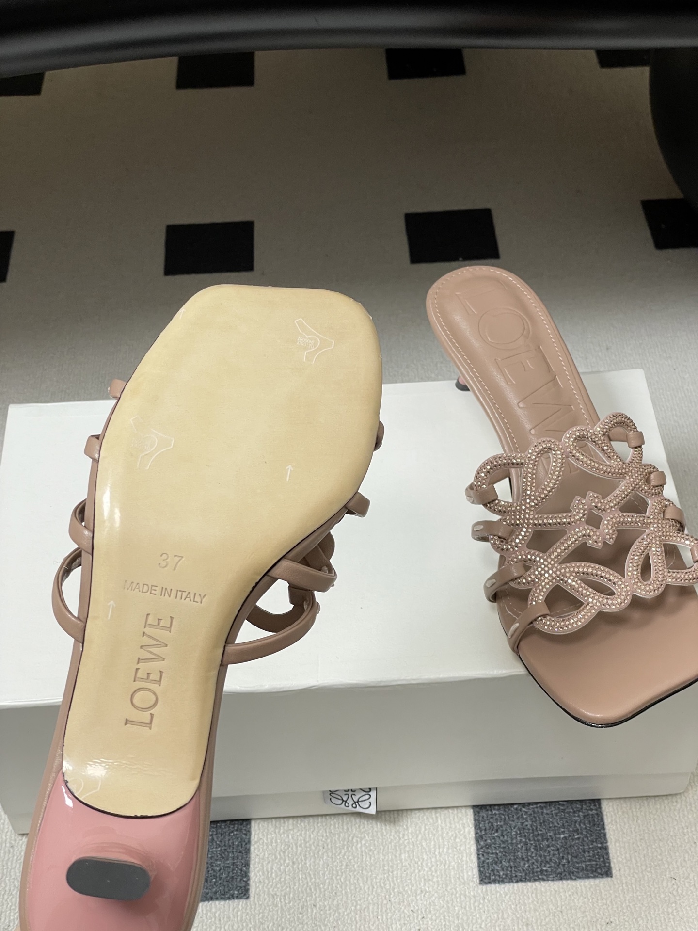 钻面-LOEWE 罗意威 26ss 春夏新款 个性编织水钻鞋面镂空高跟拖鞋 钻面小猫跟凉拖鞋疯狂种草简约