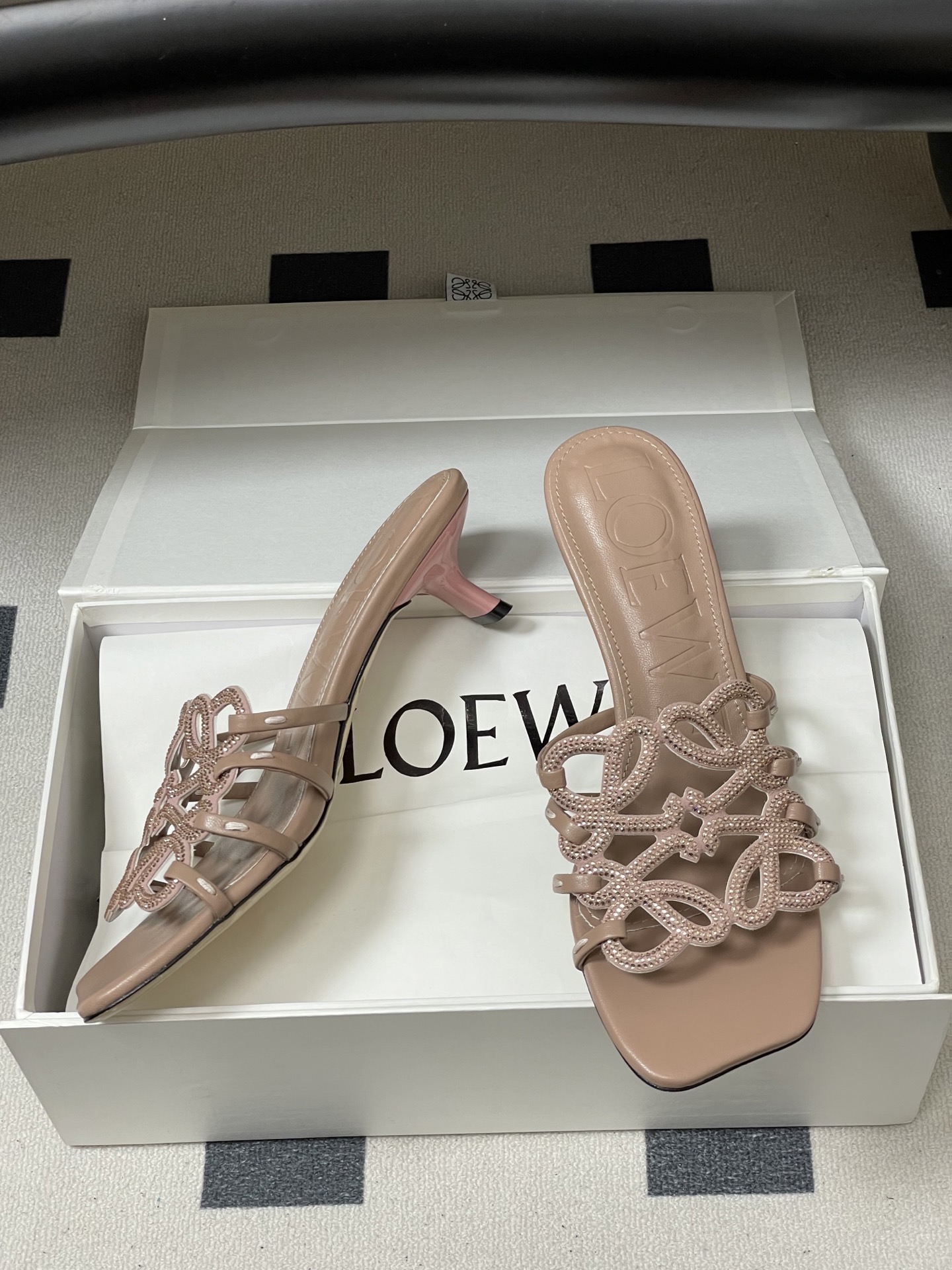 钻面-LOEWE 罗意威 26ss 春夏新款 个性编织水钻鞋面镂空高跟拖鞋 钻面小猫跟凉拖鞋疯狂种草简约