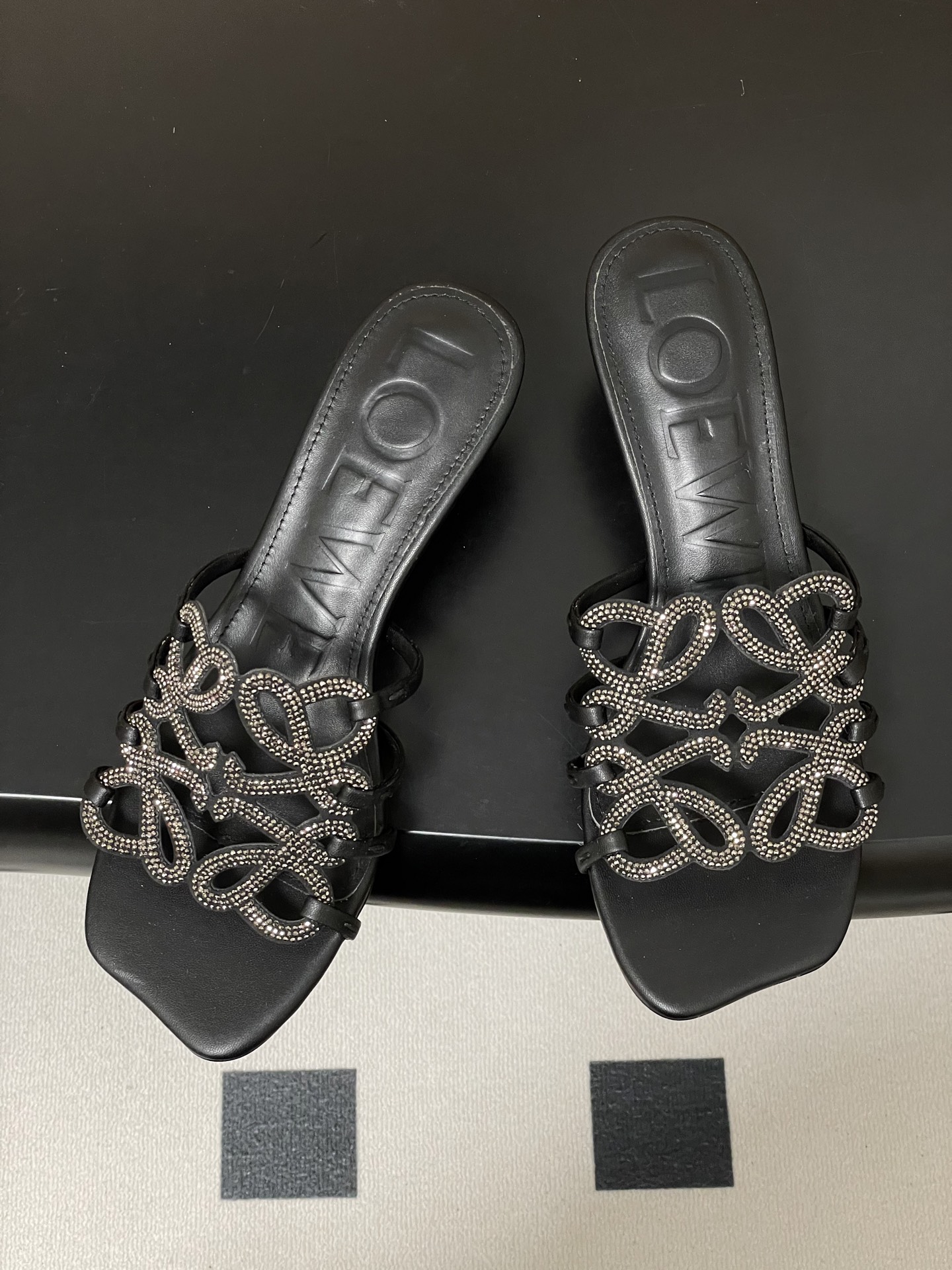 钻面-LOEWE 罗意威 26ss 春夏新款 个性编织水钻鞋面镂空高跟拖鞋 钻面小猫跟凉拖鞋疯狂种草简约