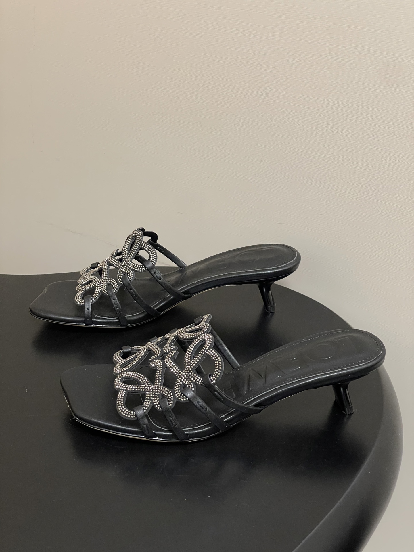 钻面-LOEWE 罗意威 26ss 春夏新款 个性编织水钻鞋面镂空高跟拖鞋 钻面小猫跟凉拖鞋疯狂种草简约