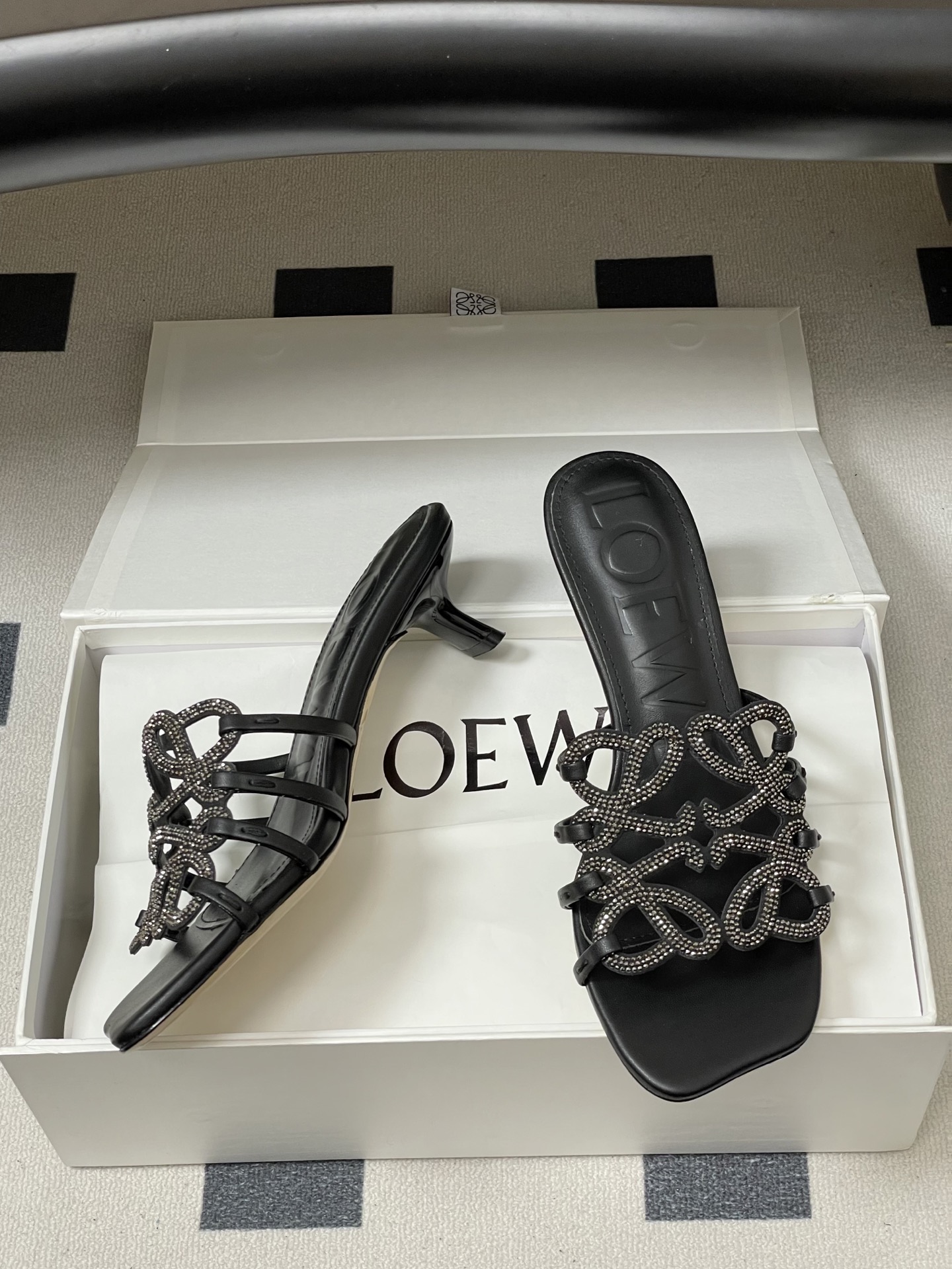 钻面-LOEWE 罗意威 26ss 春夏新款 个性编织水钻鞋面镂空高跟拖鞋 钻面小猫跟凉拖鞋疯狂种草简约