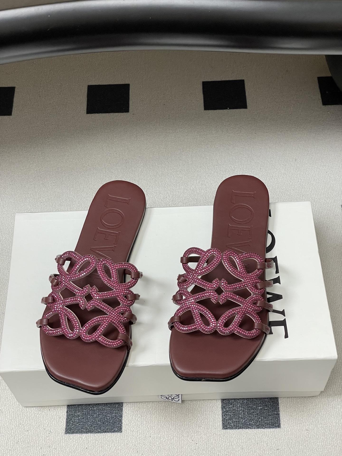 钻面-LOEWE 罗意威 26ss 春夏新款 个性编织水钻鞋面镂空拖鞋 钻面平底凉拖鞋疯狂种草简约设计感